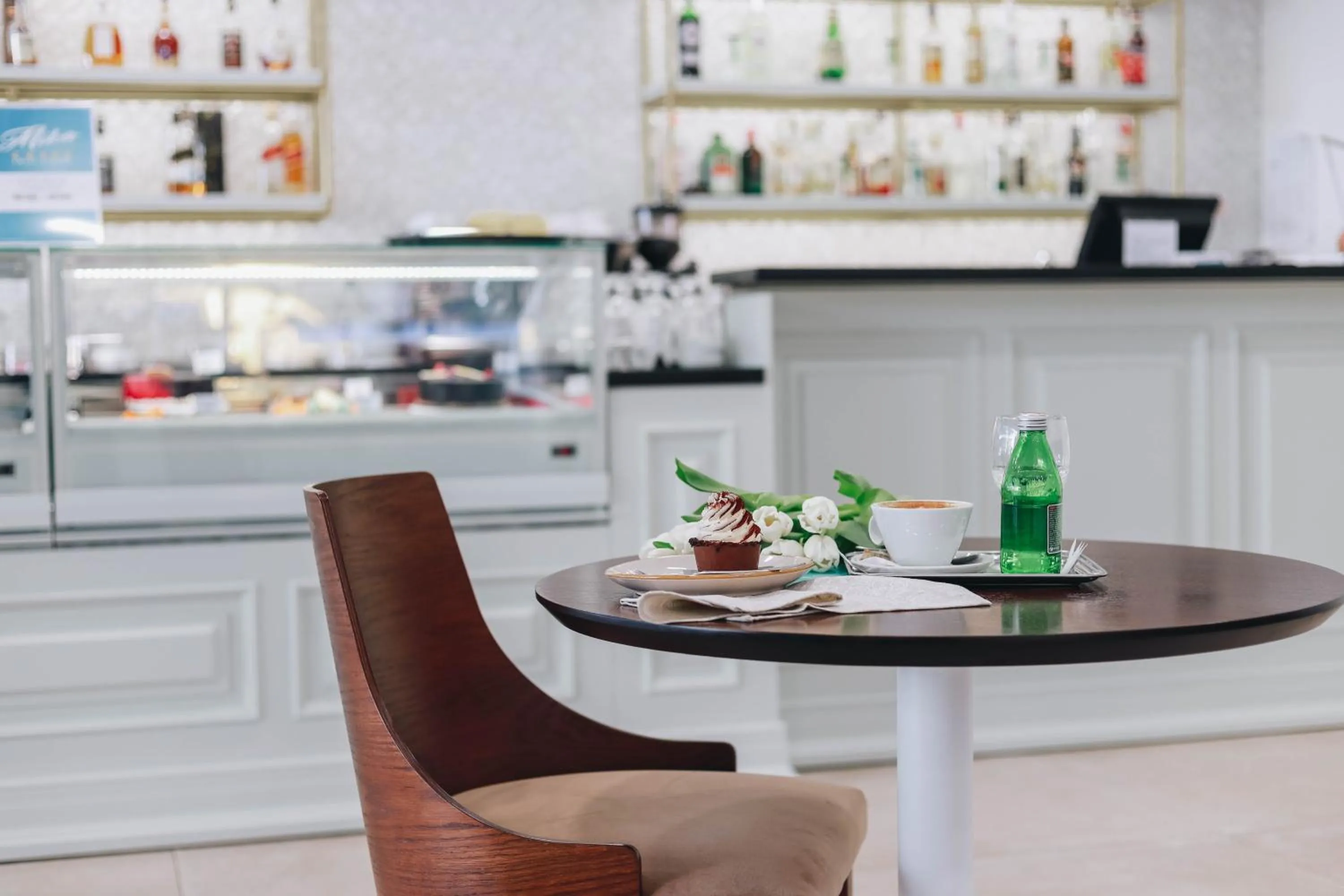 Restaurant/places to eat in Hotel Montenegro