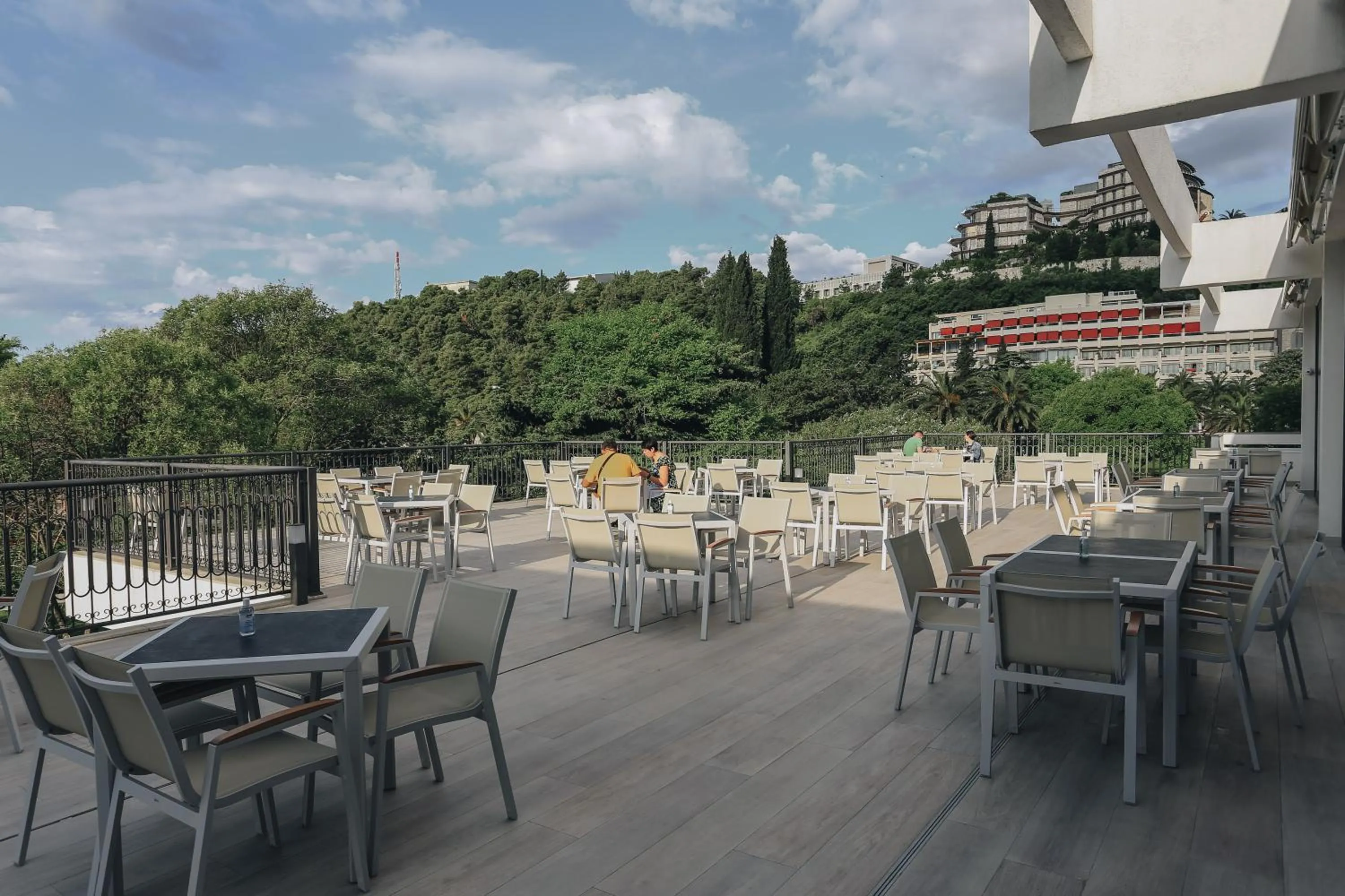 Restaurant/places to eat in Hotel Montenegro
