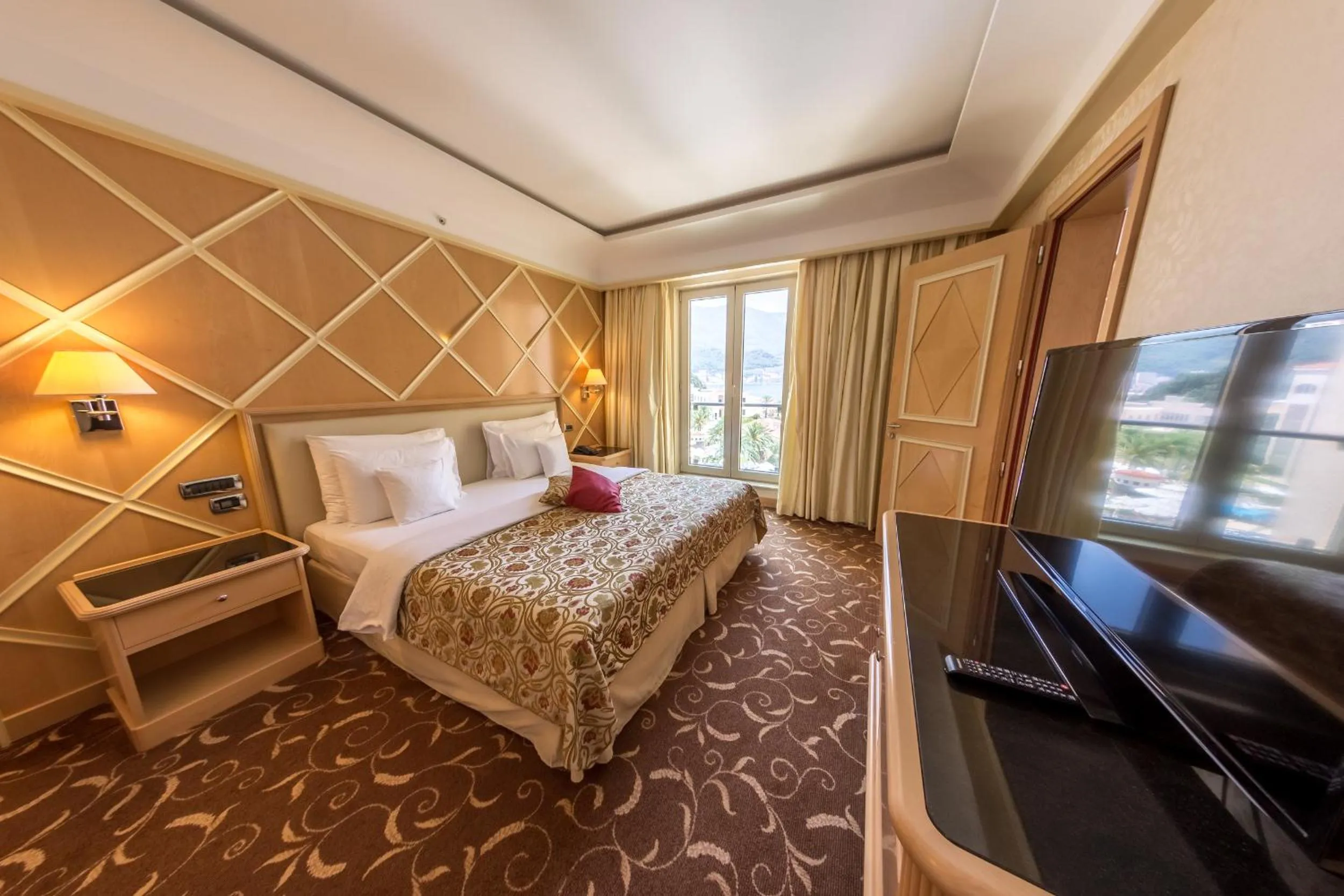 Photo of the whole room, Bed in Splendid Conference & Spa Resort