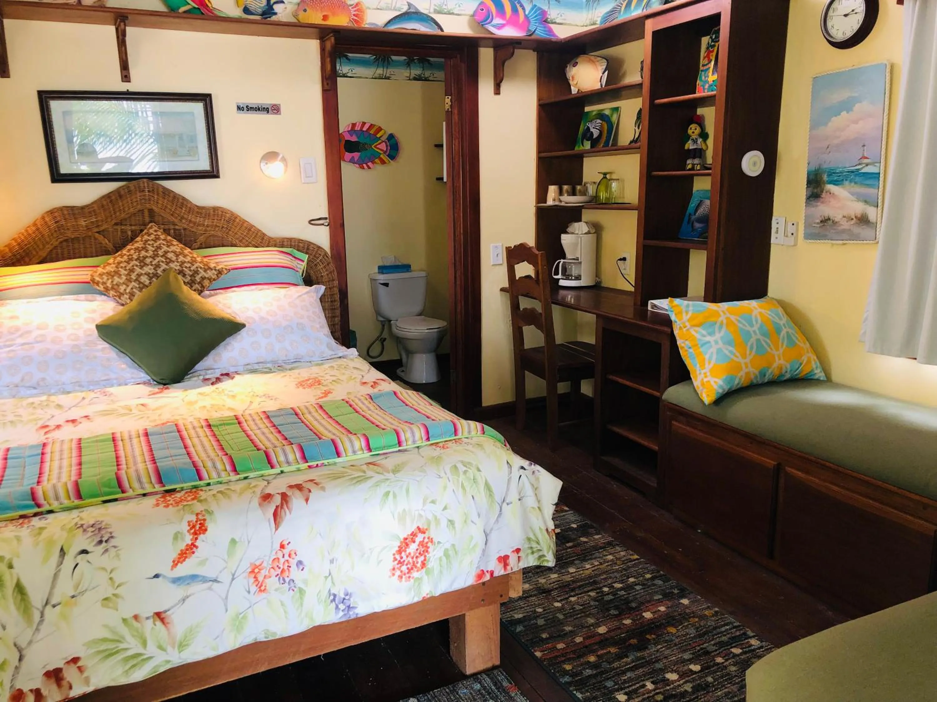 Bed in Coral Cove Inn