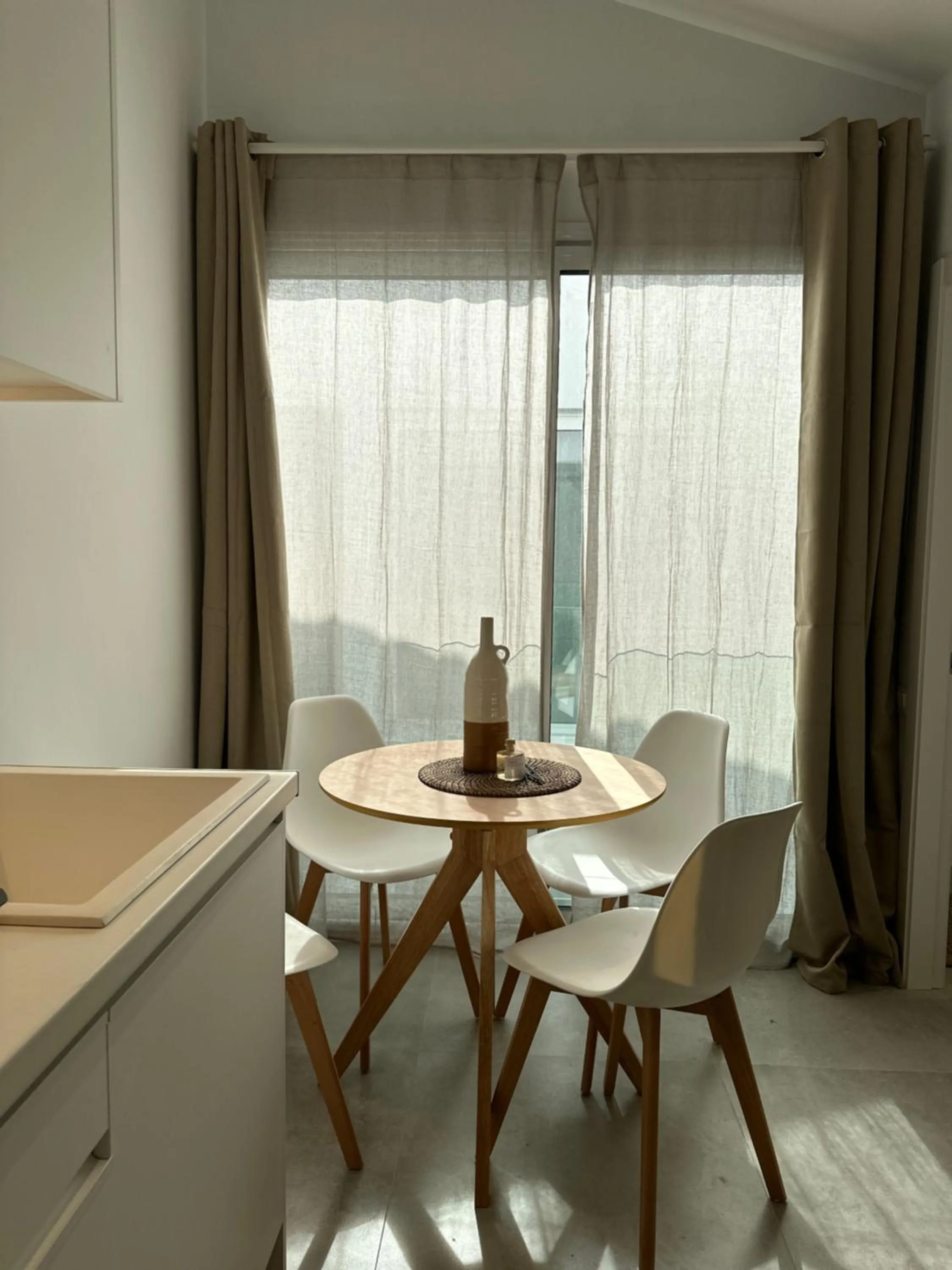 Dining area in ART HOMES LAVADERO