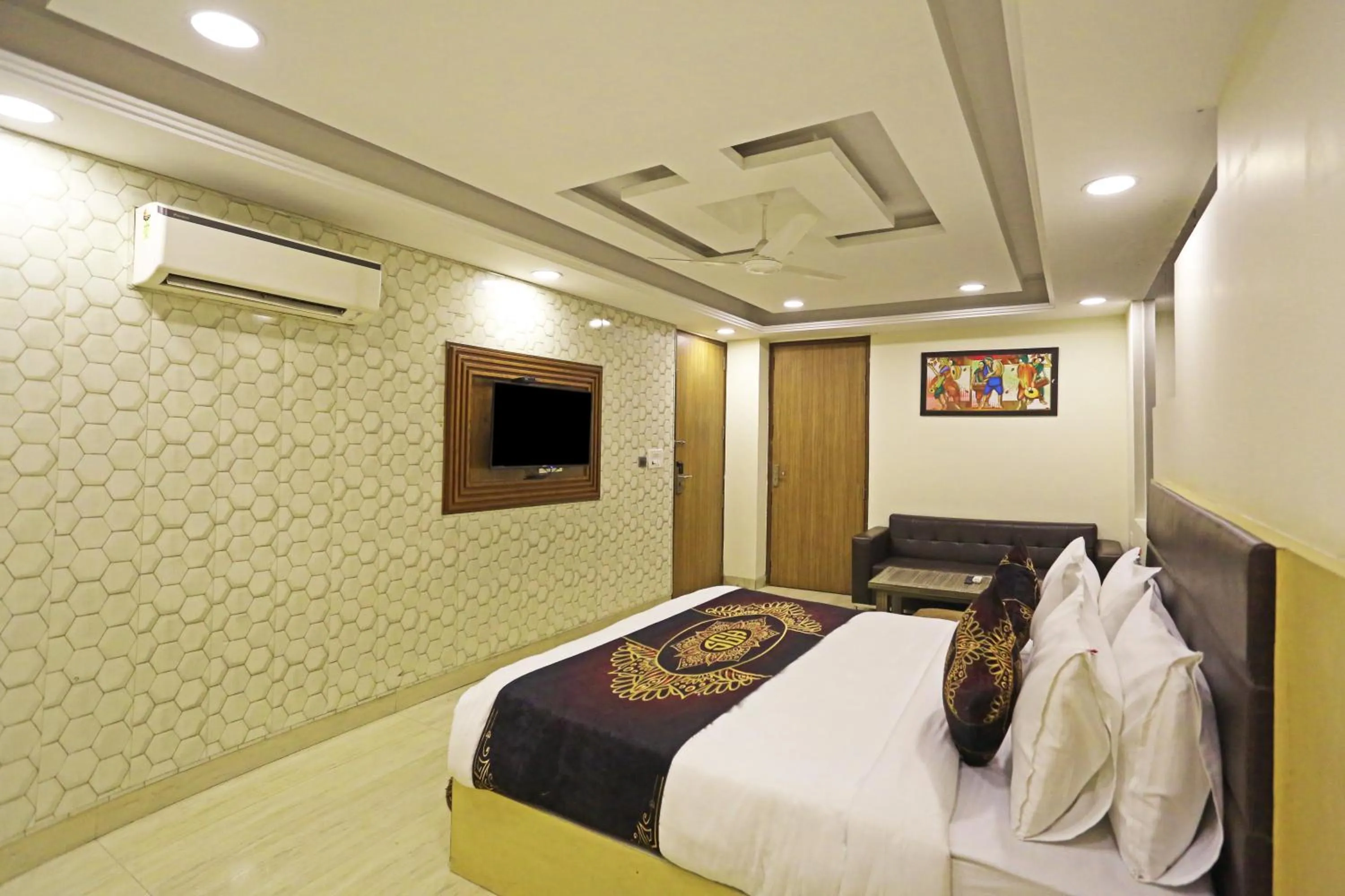 Bed in Hotel D'Capitol - Delhi Airport