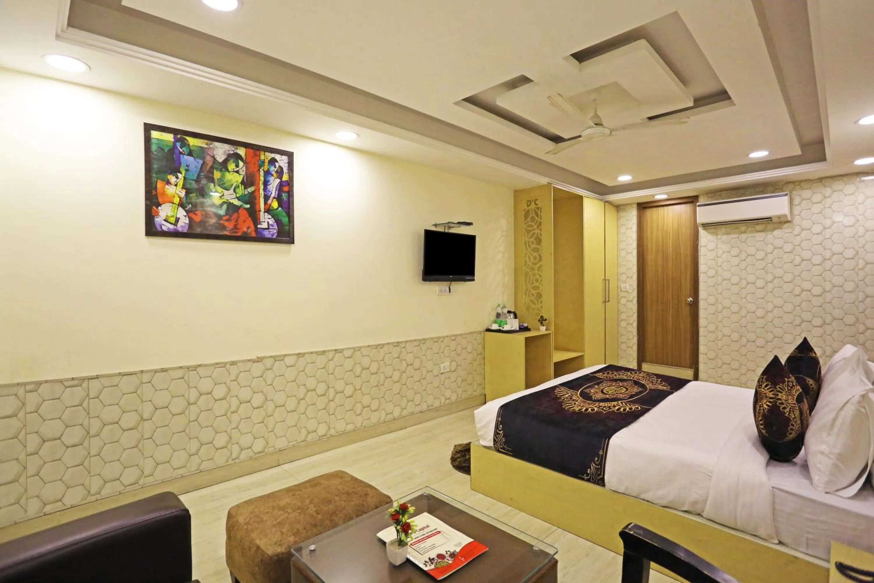 Bed in Hotel D'Capitol - Delhi Airport