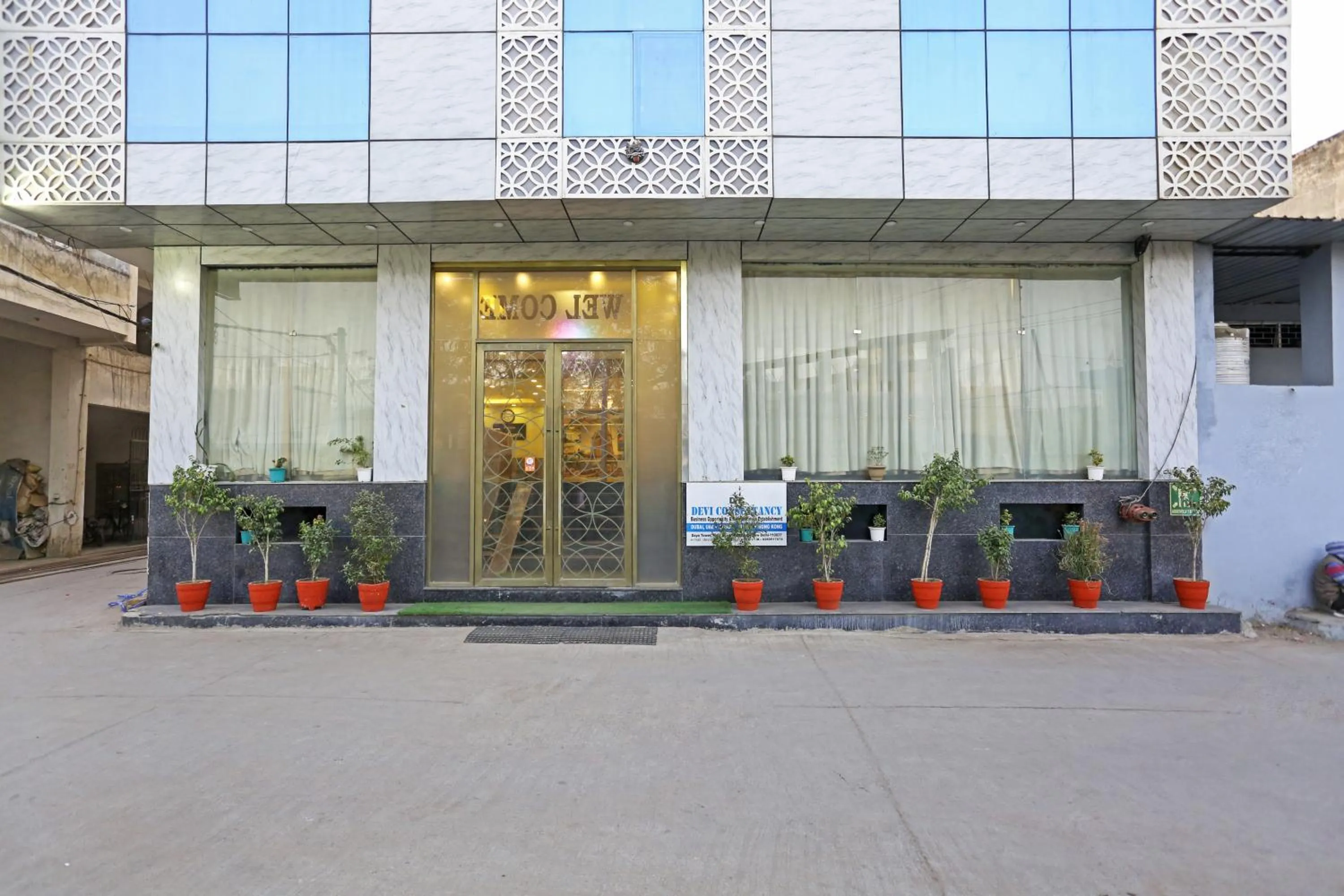 Property building in Hotel D'Capitol - Delhi Airport