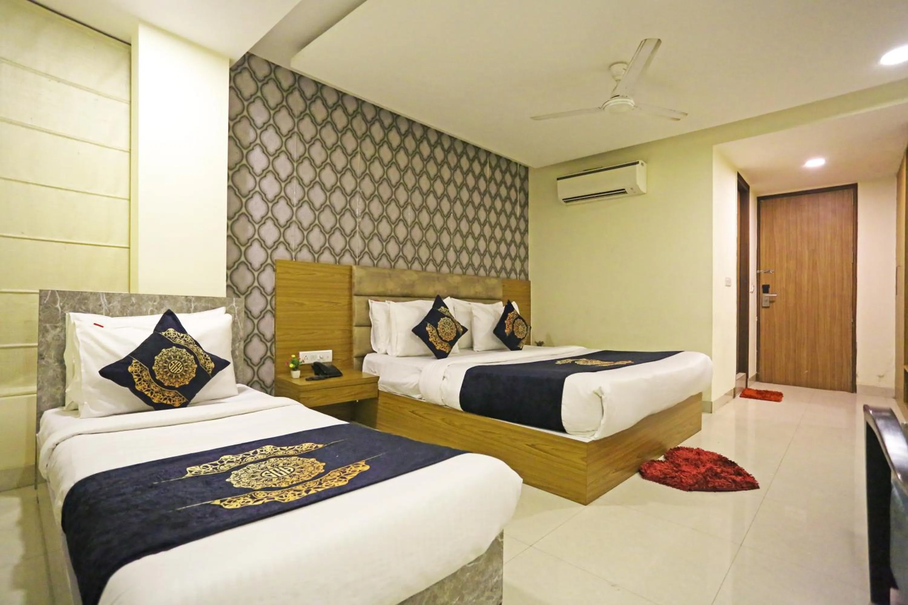 Bed in Hotel D'Capitol - Delhi Airport