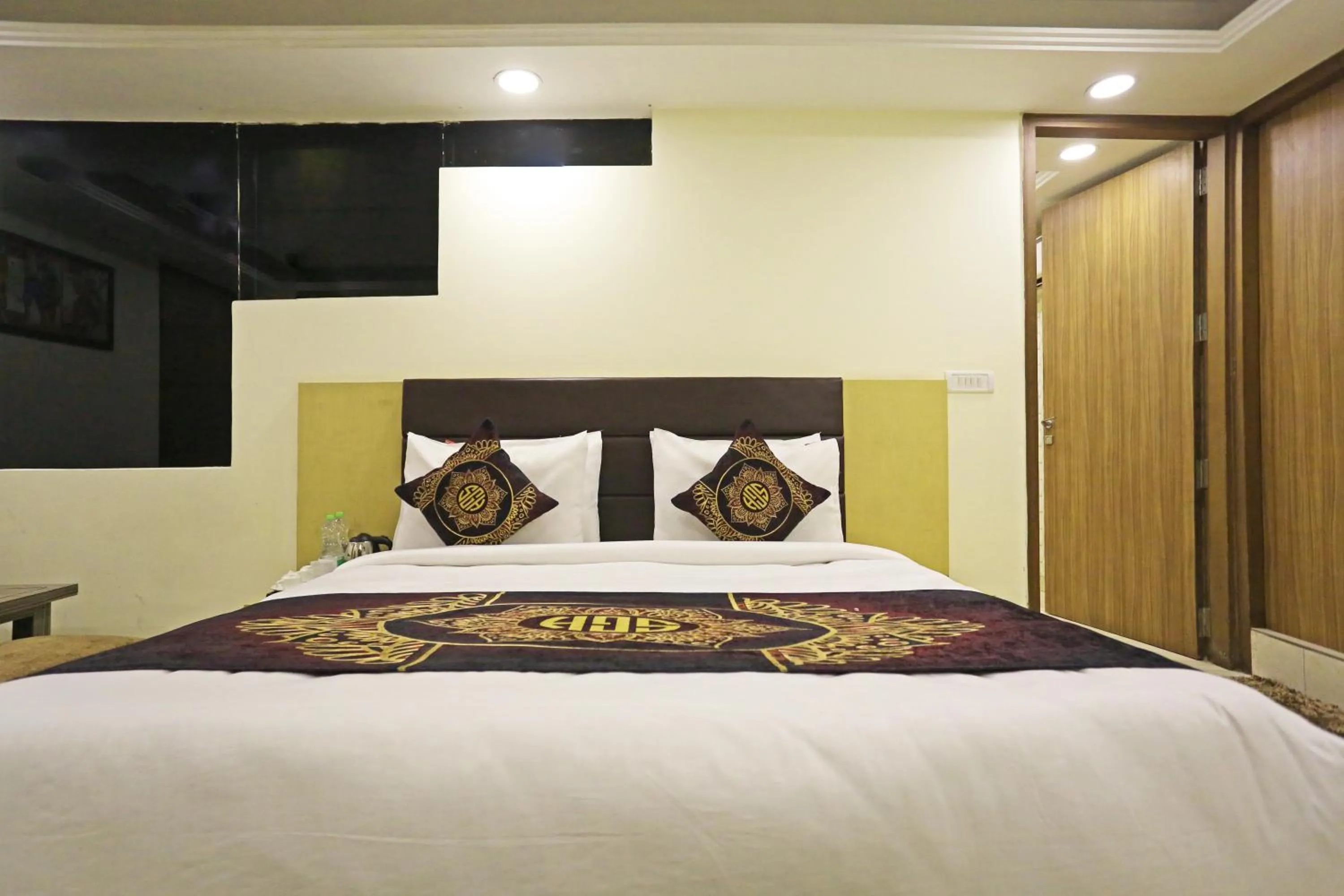 Bed in Hotel D'Capitol - Delhi Airport