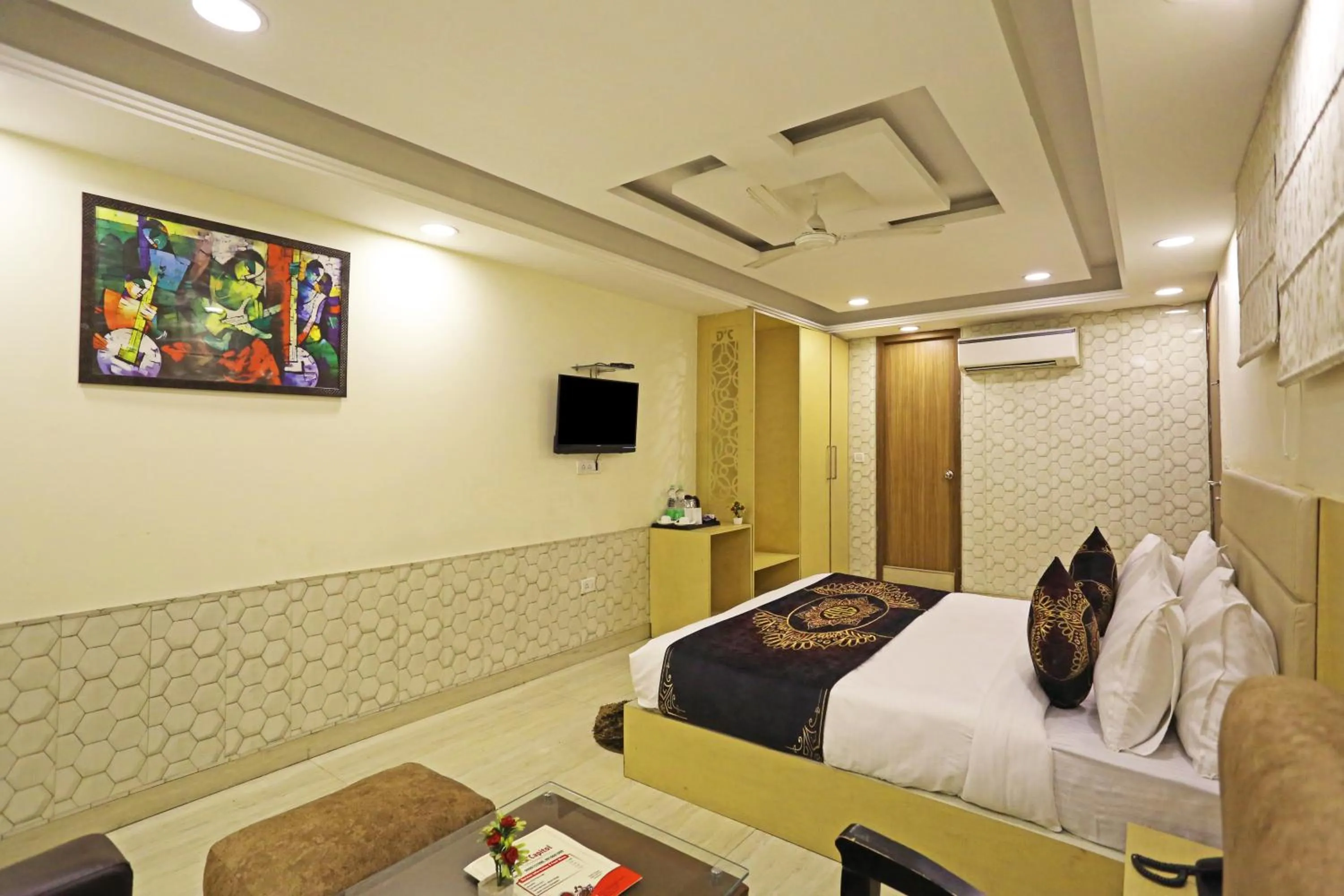 Bed in Hotel D'Capitol - Delhi Airport