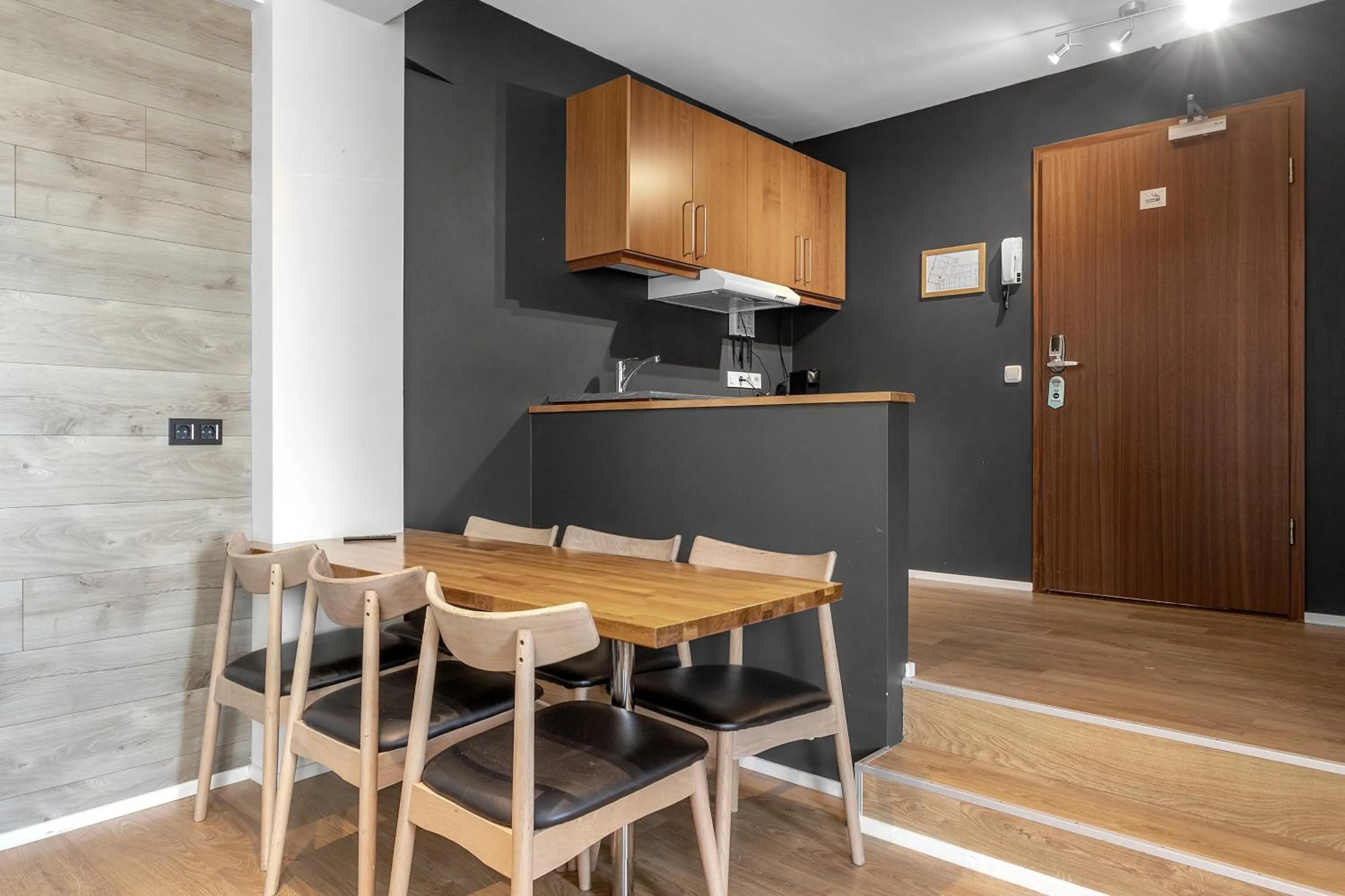 Dining area in Stay Apartments Bolholt