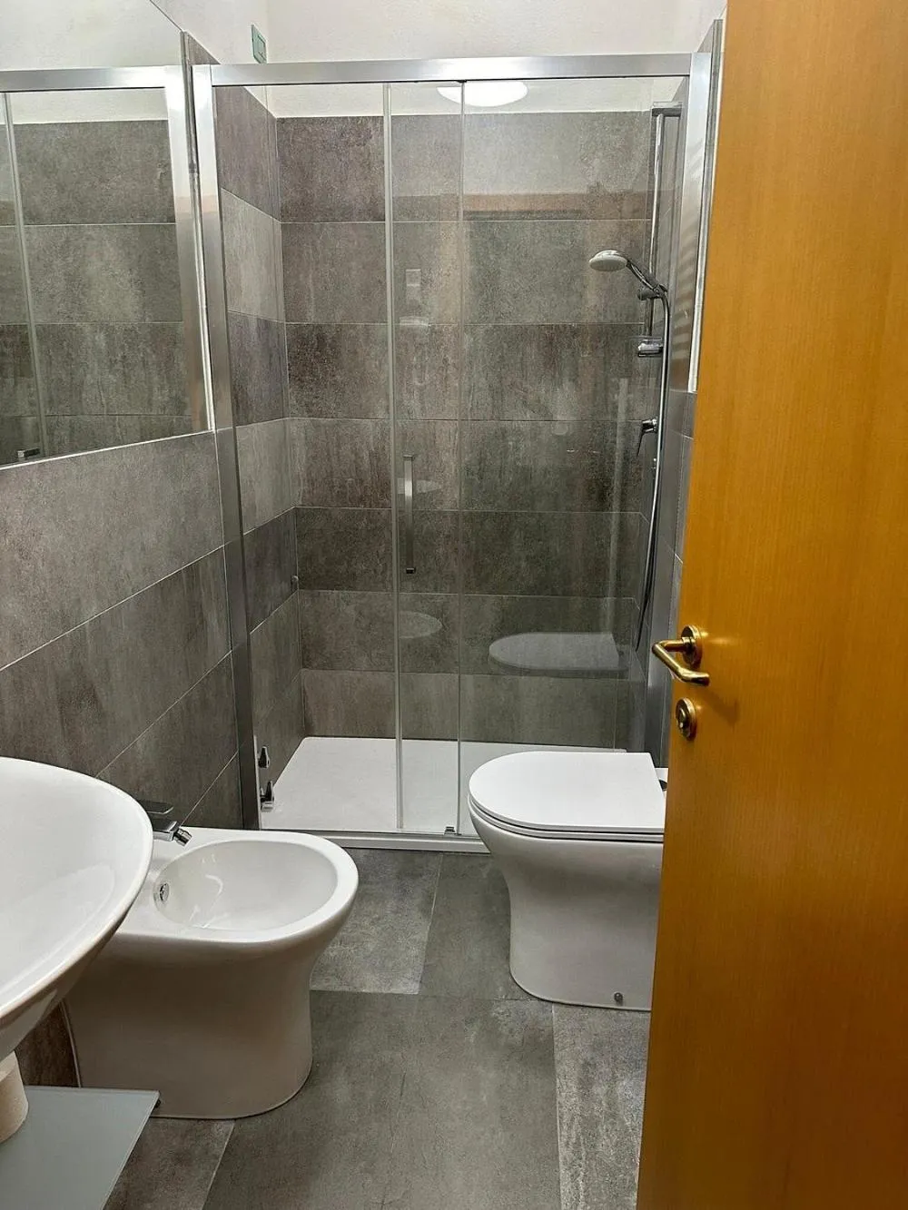 Shower in Hotel Garden Bologna