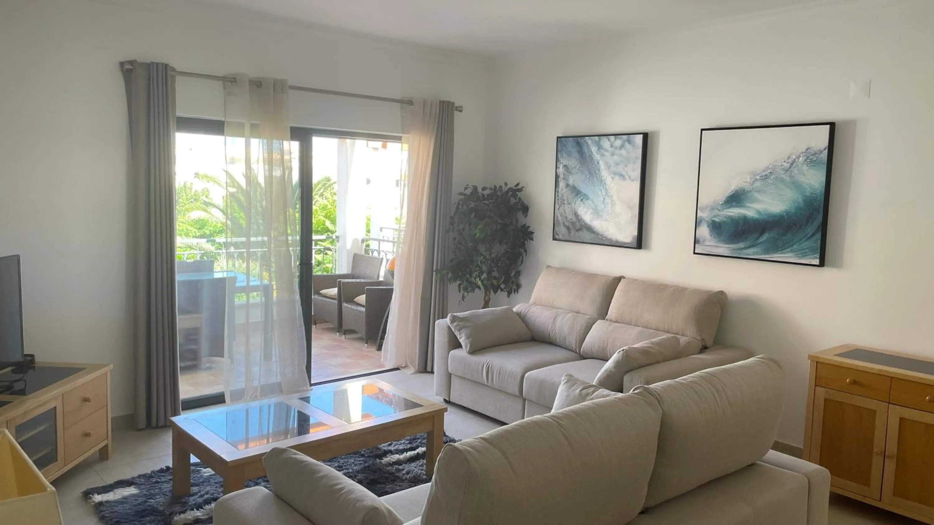 Amazing 2 Bedroom Apartment near beach with pool