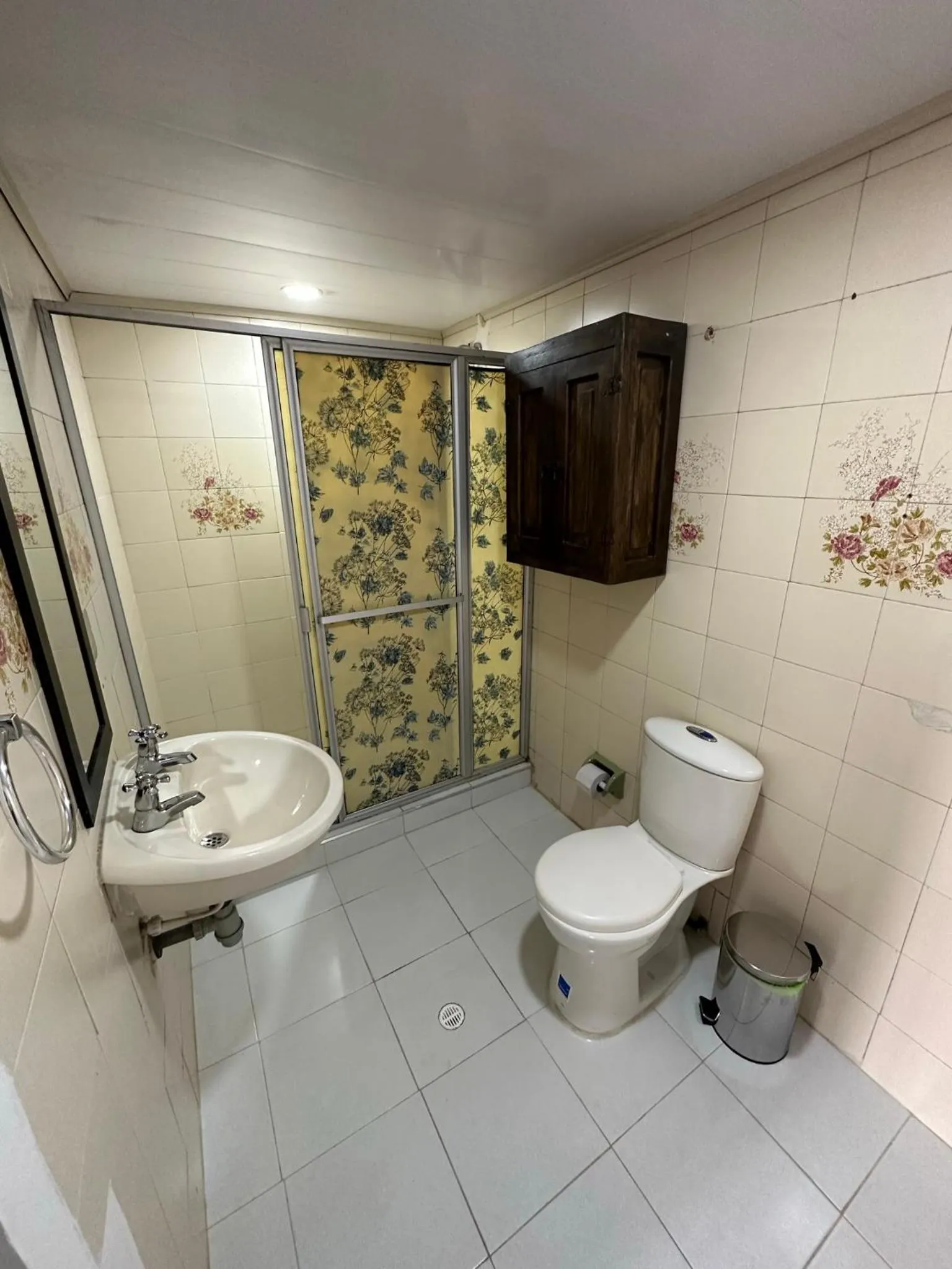 Bathroom in H&L BOUTIQUE