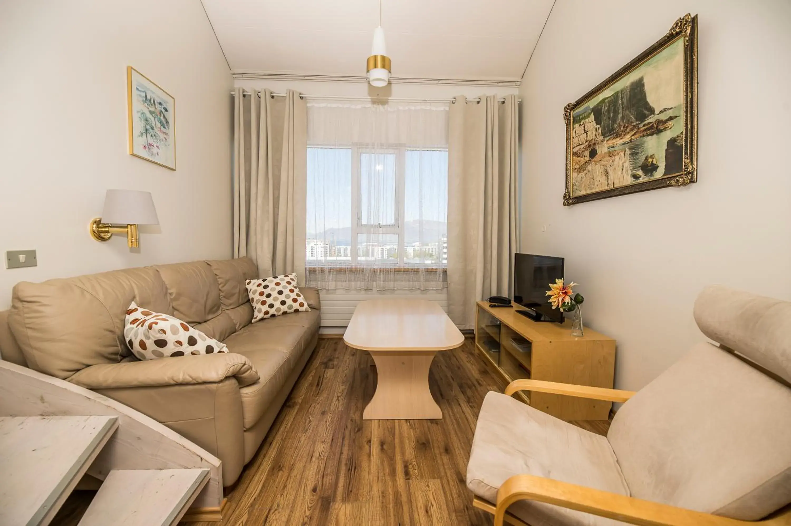 Triple Room with Private Bathroom in Hotel Orkin Triple Room with Private Bathroom in Hotel Orkin