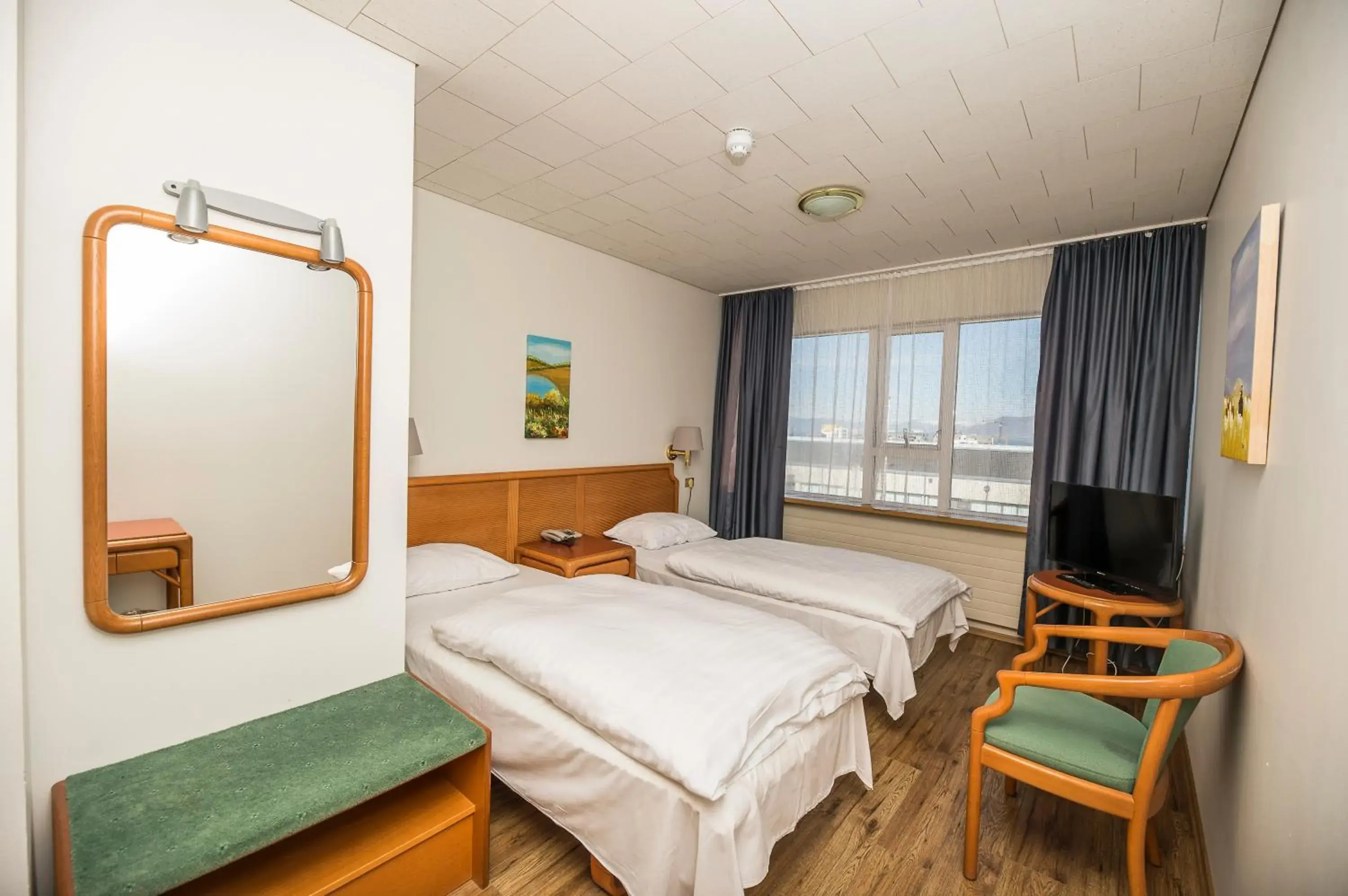Twin Room with Private Bathroom in Hotel Orkin Twin Room with Private Bathroom in Hotel Orkin