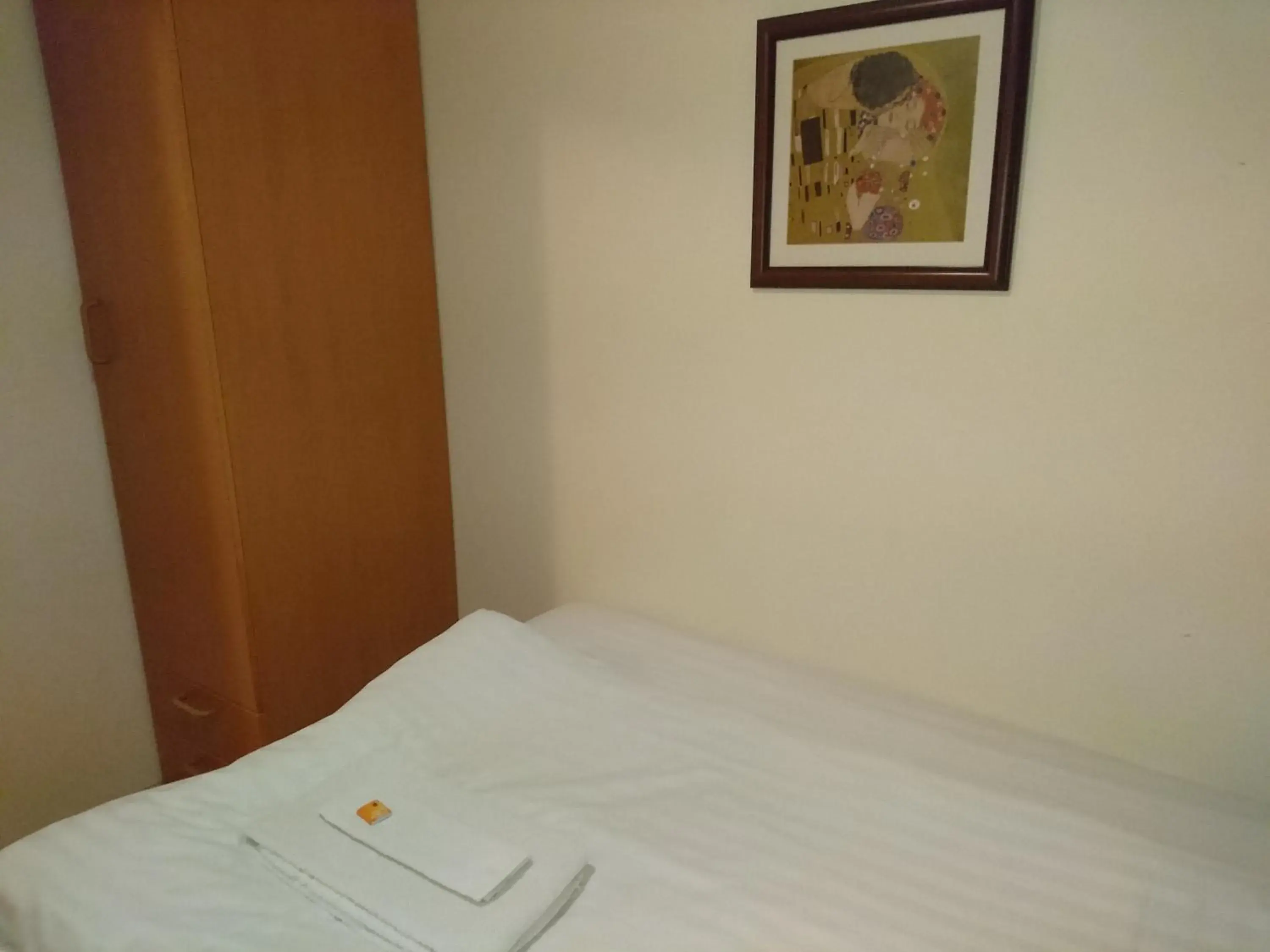 Twin Room with Shared Bathroom in Alba Guesthouse Twin Room with Shared Bathroom in Alba Guesthouse