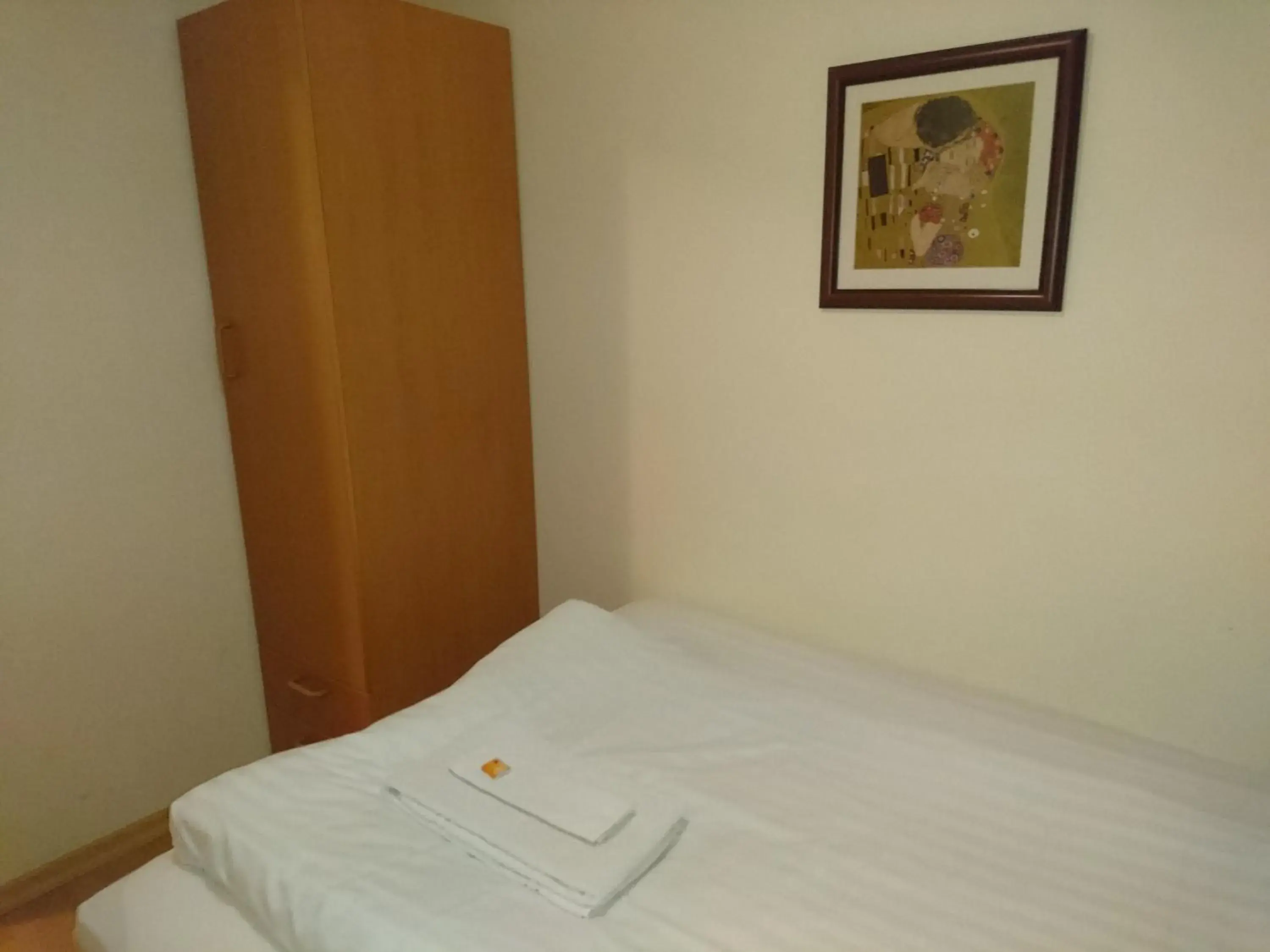 Triple Room with Shared Bathroom in Alba Guesthouse Triple Room with Shared Bathroom in Alba Guesthouse