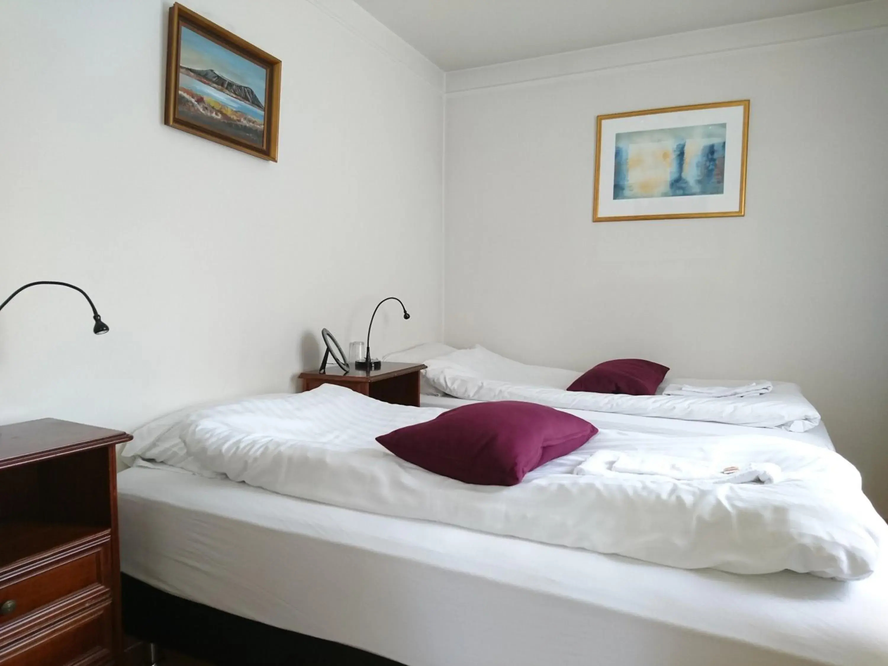 Twin Room with Shared Bathroom in Alba Guesthouse Twin Room with Shared Bathroom in Alba Guesthouse