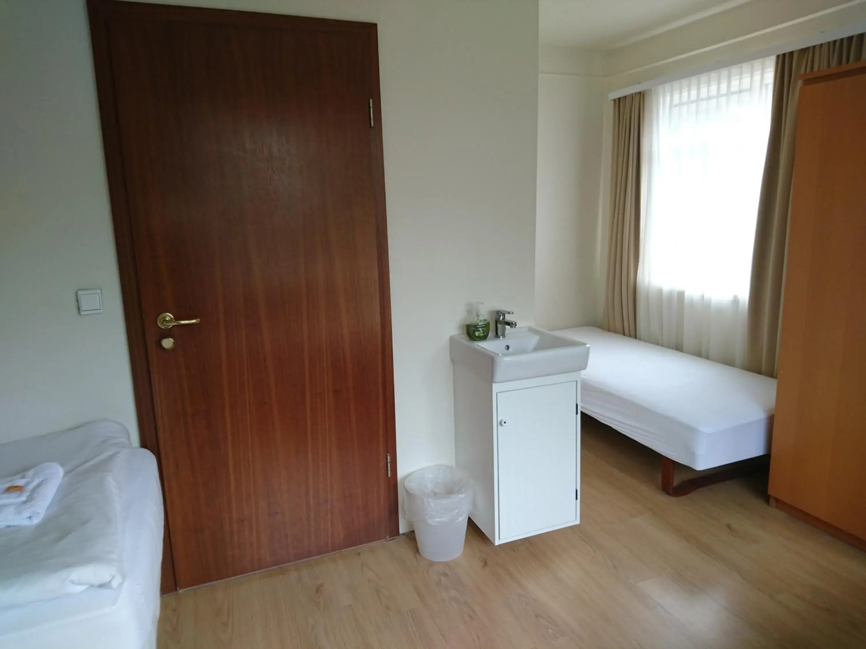 Quadruple Room with Shared Bathroom in Alba Guesthouse Quadruple Room with Shared Bathroom in Alba Guesthouse