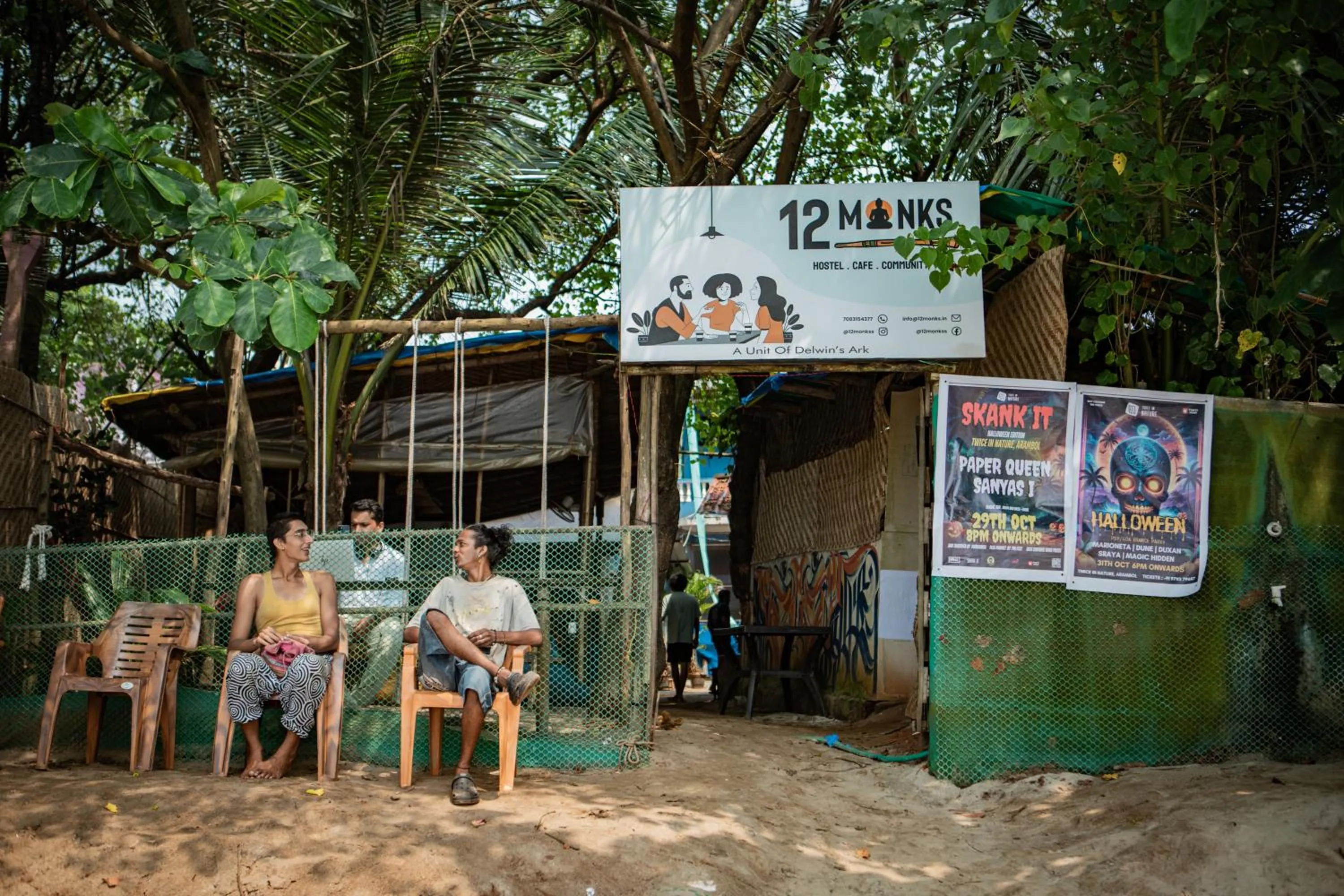 Facade/entrance in 12 Monks - Beachfront Hostel