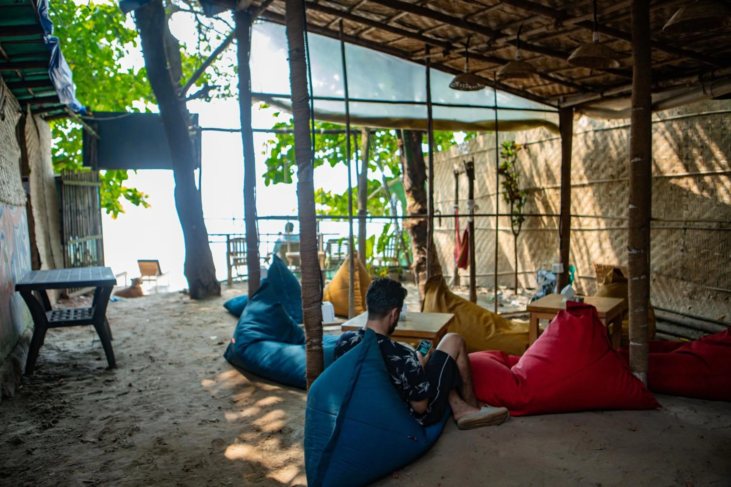 Communal lounge/ TV room in 12 Monks - Beachfront Hostel