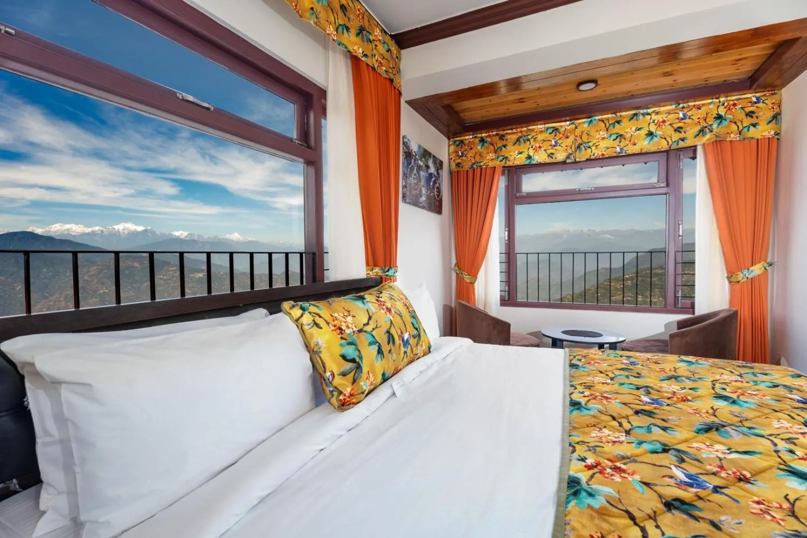 Bed in Summit Sherpa Mountain Hotel & Spa