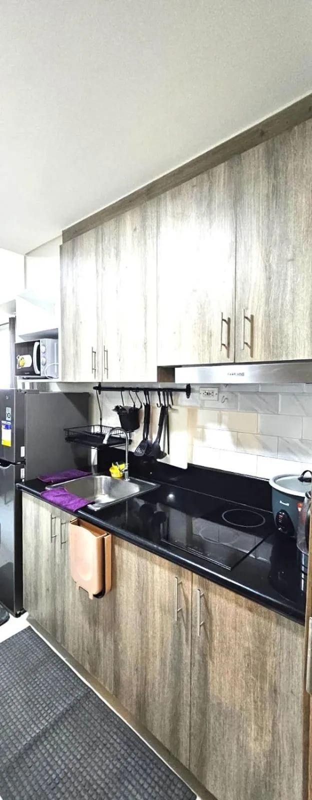 Kitchen or kitchenette in Coast Residences - 2 Bedroom with Balcony facing Mall of Asia, Manila Bay & Pool View