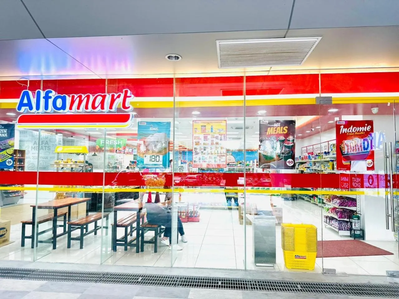 Restaurant/places to eat in Coast Residences - 2 Bedroom with Balcony facing Mall of Asia, Manila Bay & Pool View