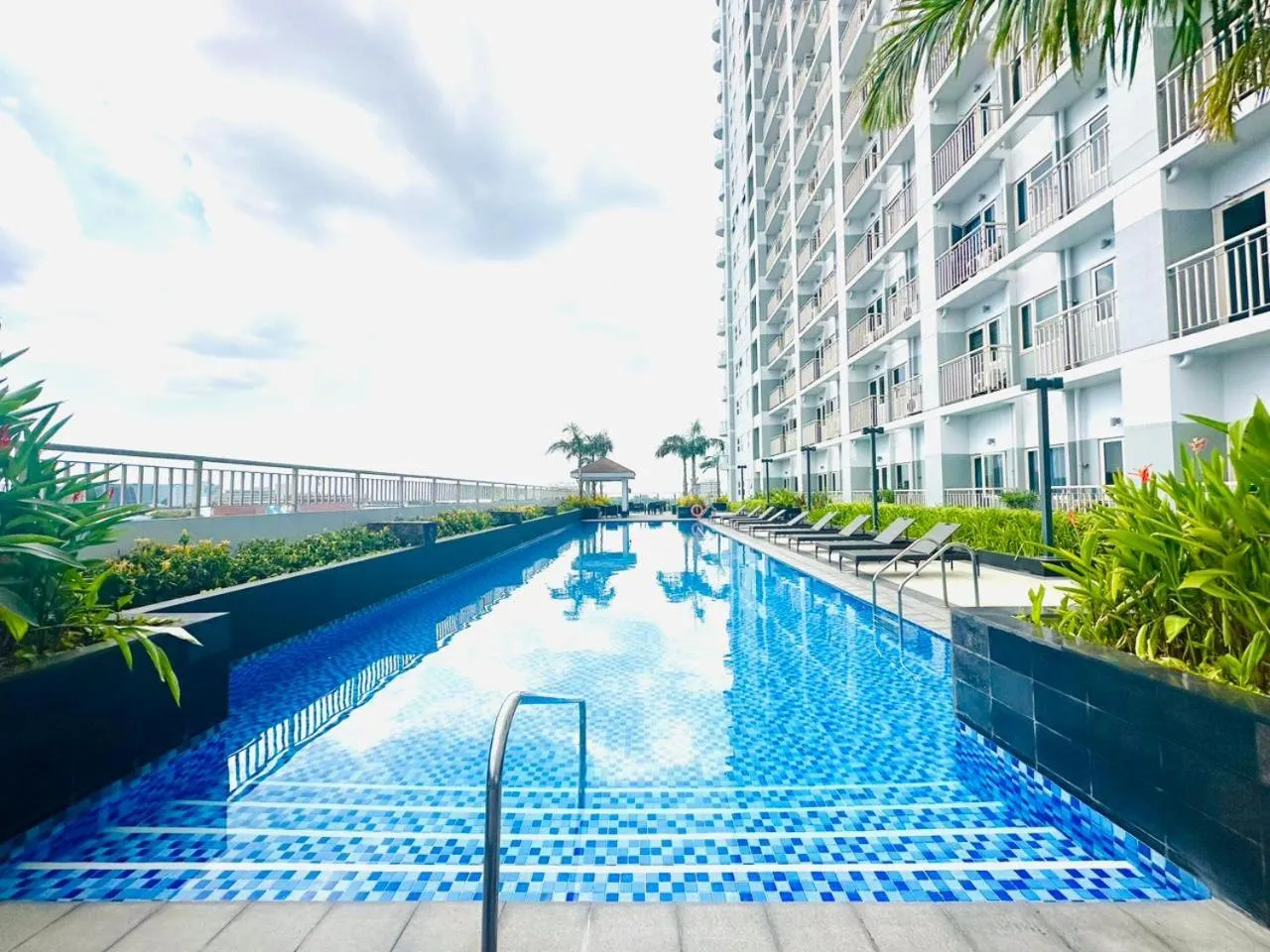 Property building in Coast Residences - 2 Bedroom with Balcony facing Mall of Asia, Manila Bay & Pool View