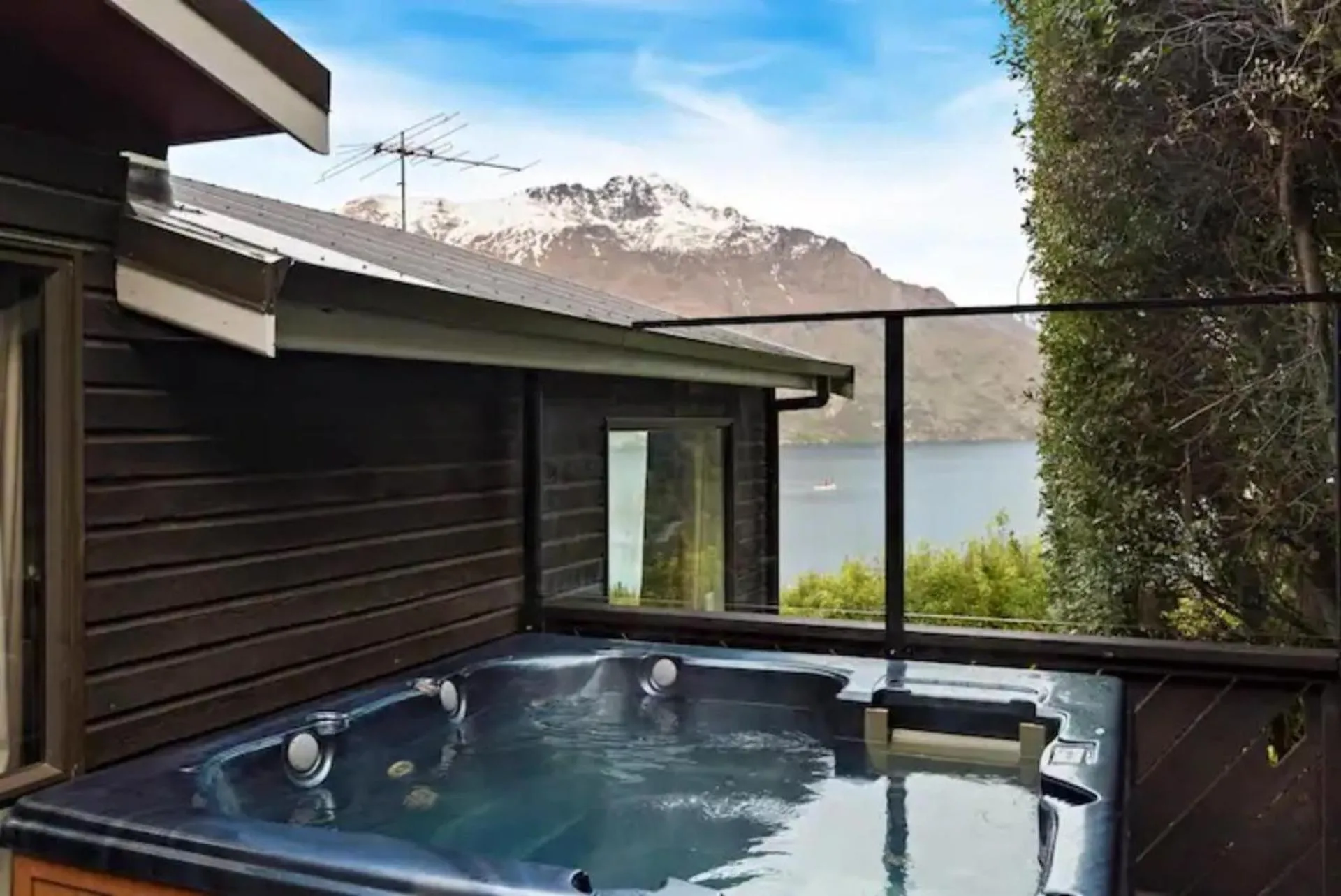 The Alpine - Queenstown Holiday Home
