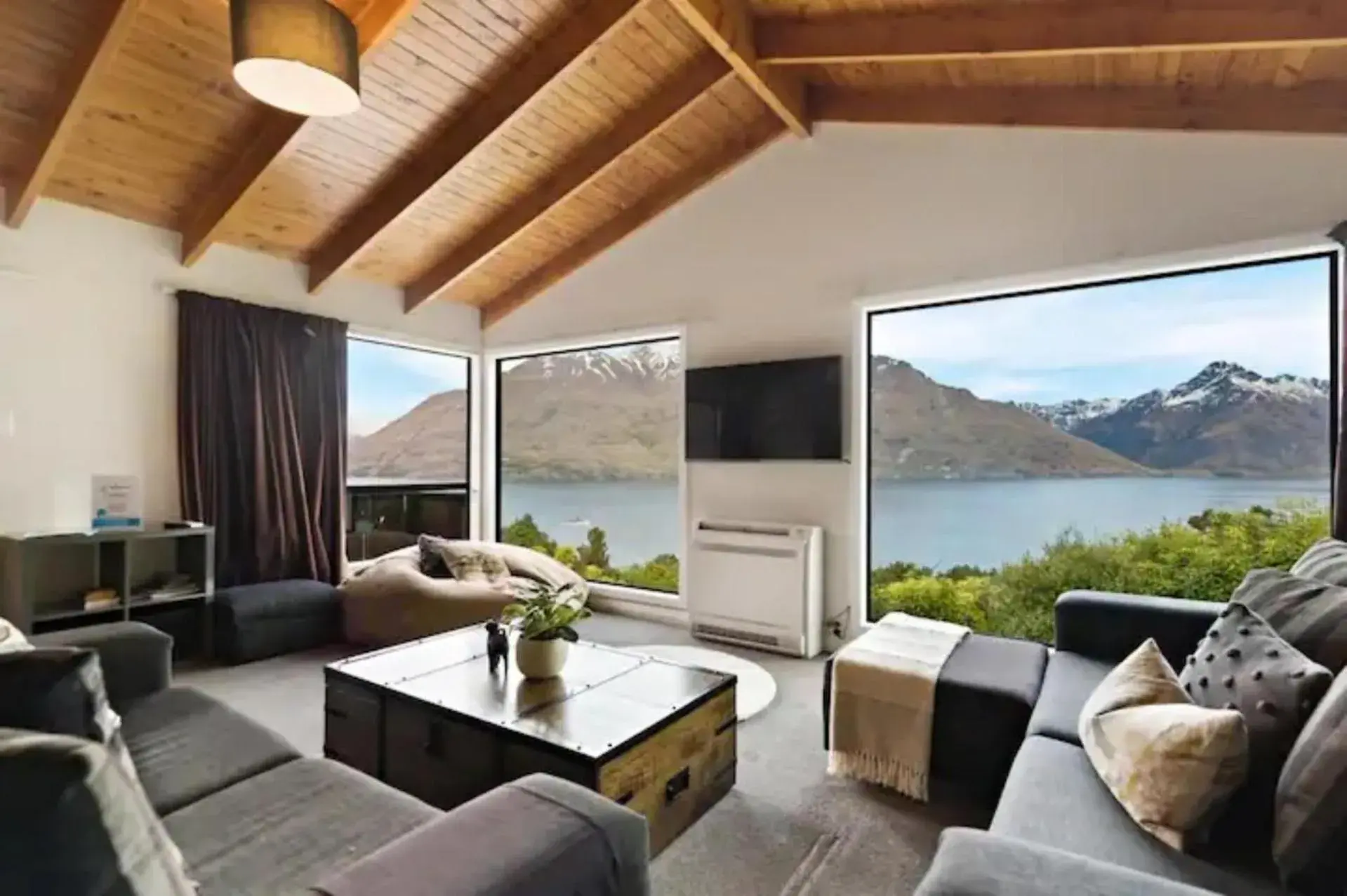 The Alpine - Queenstown Holiday Home The Alpine - Queenstown Holiday Home