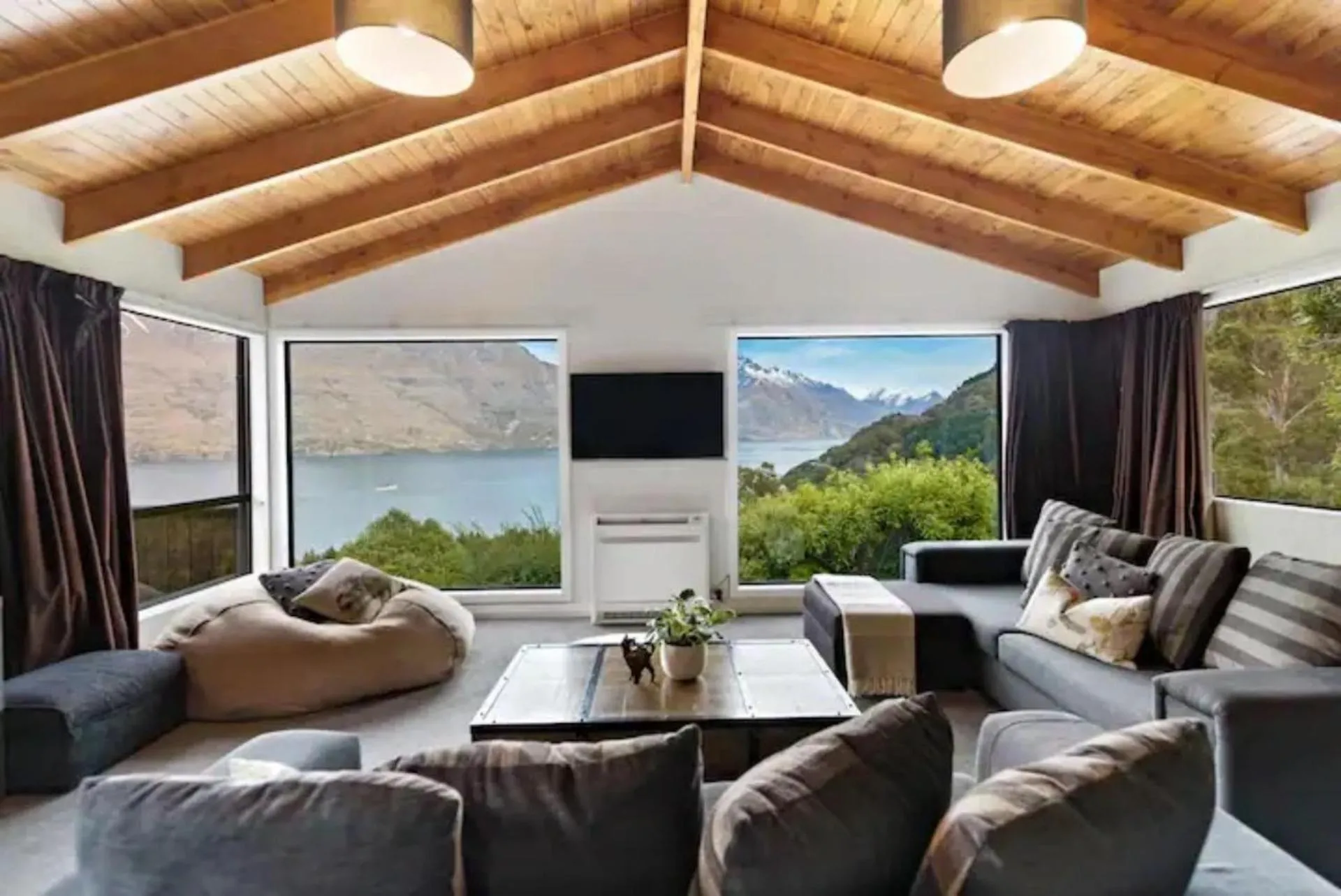 The Alpine - Queenstown Holiday Home