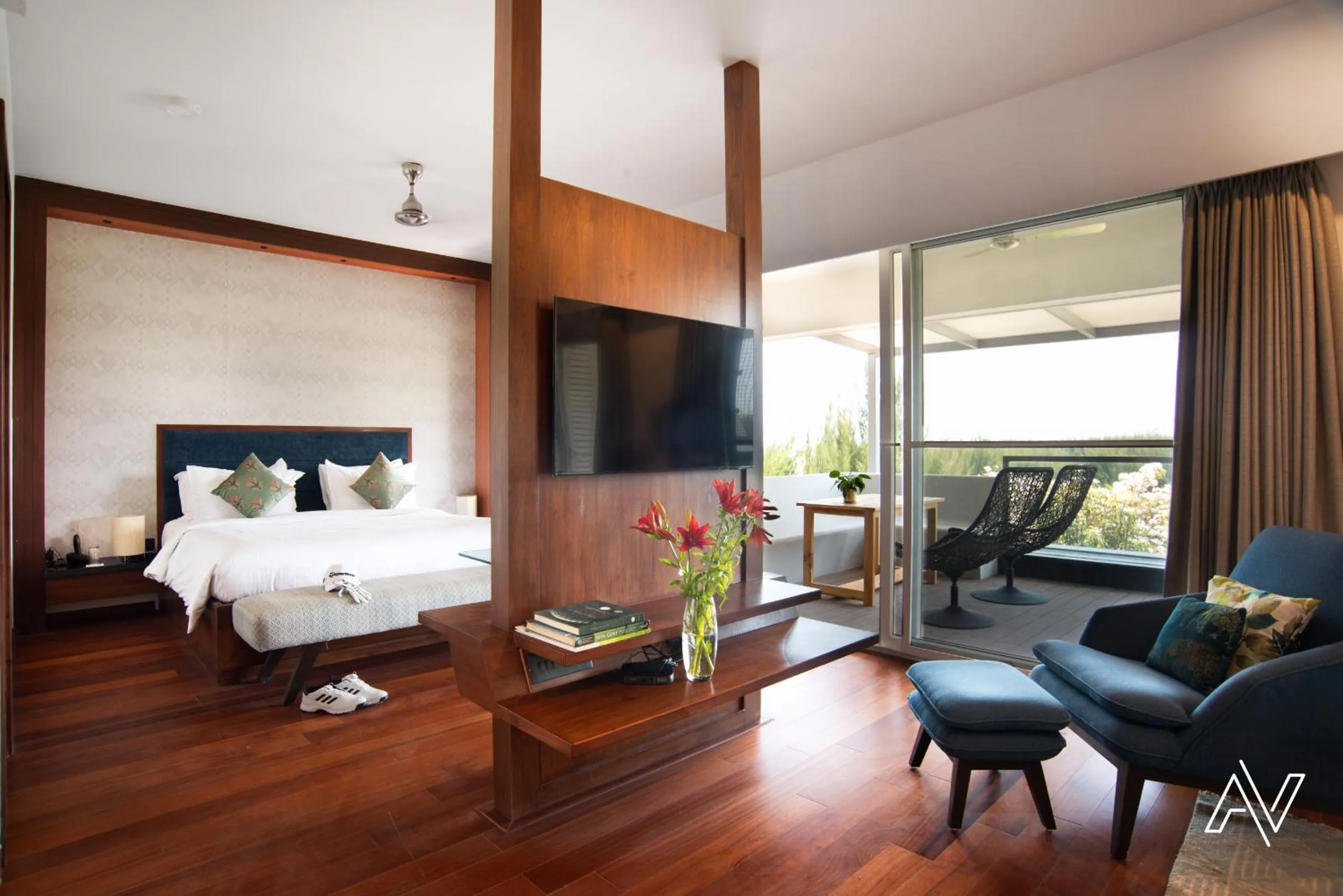 Seating area, Bed in Clover Greens Golf Course and Resort