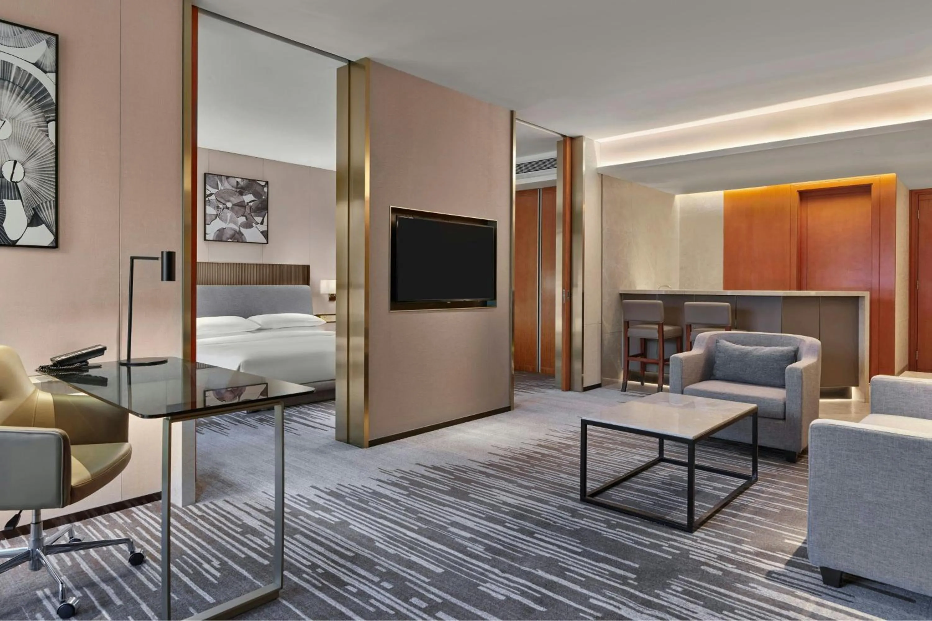 Living room, Bed in Dongguan Marriott Hotel