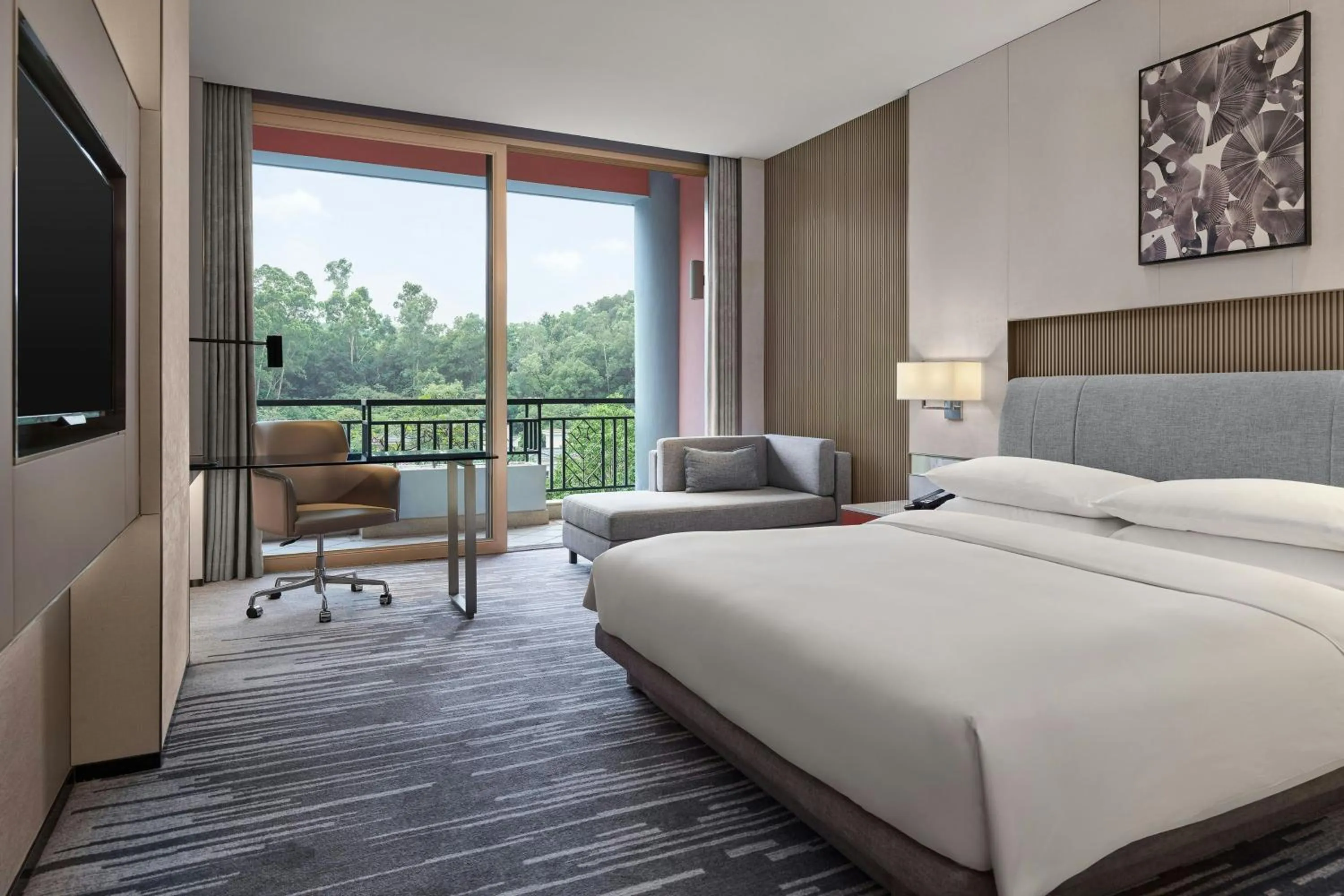 Photo of the whole room, Bed in Dongguan Marriott Hotel