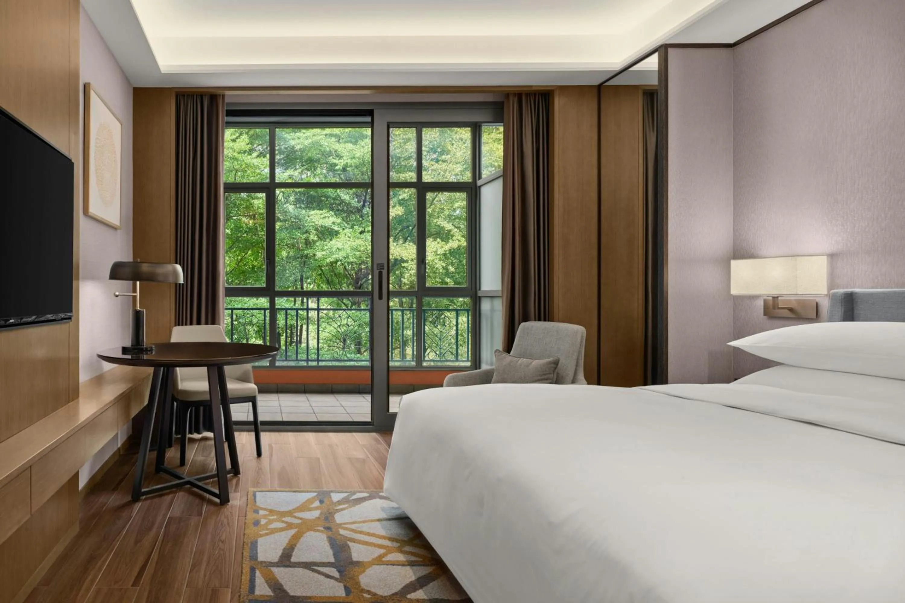 Living room, Bed in Dongguan Marriott Hotel