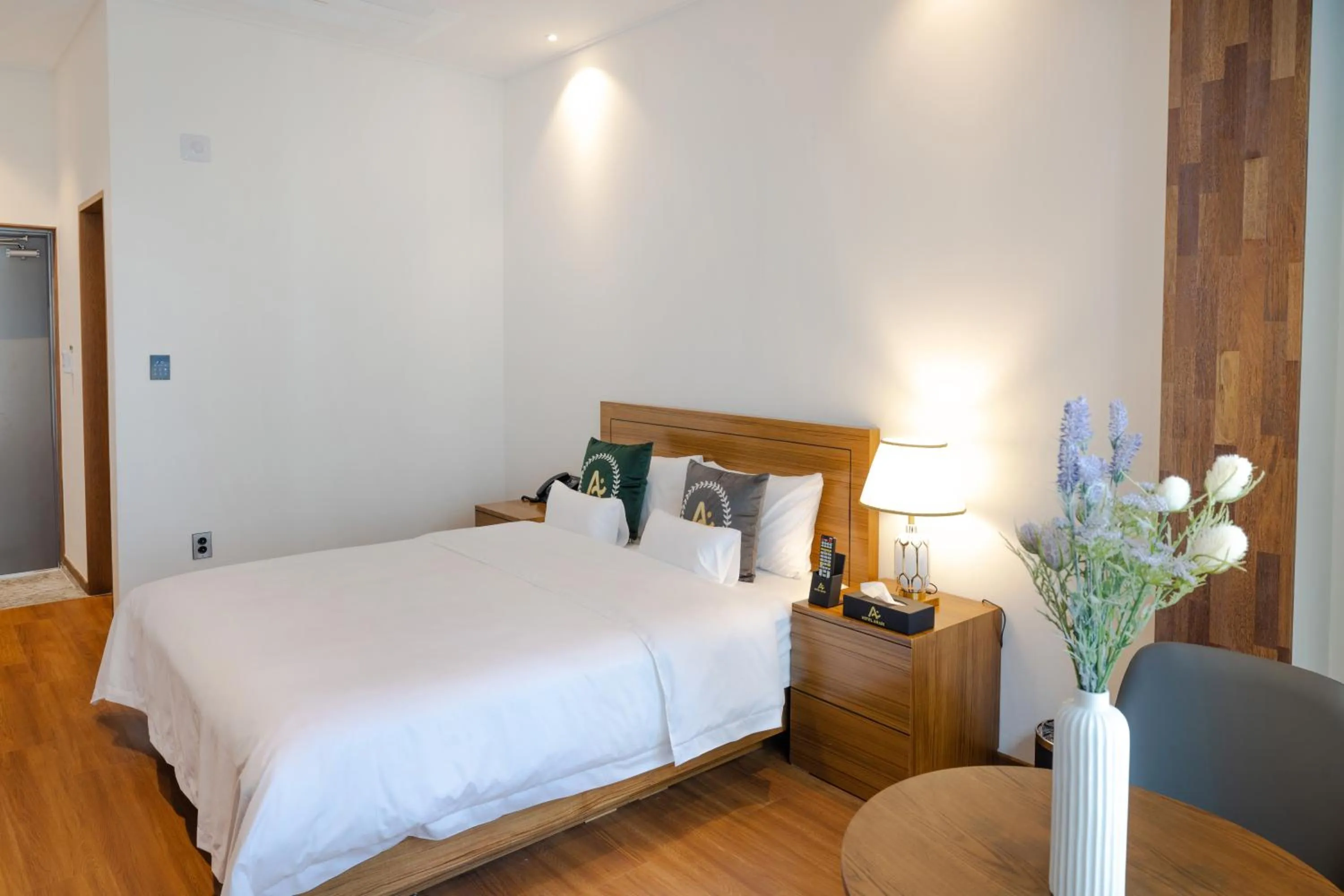 Property building, Bed in Hotel Arari