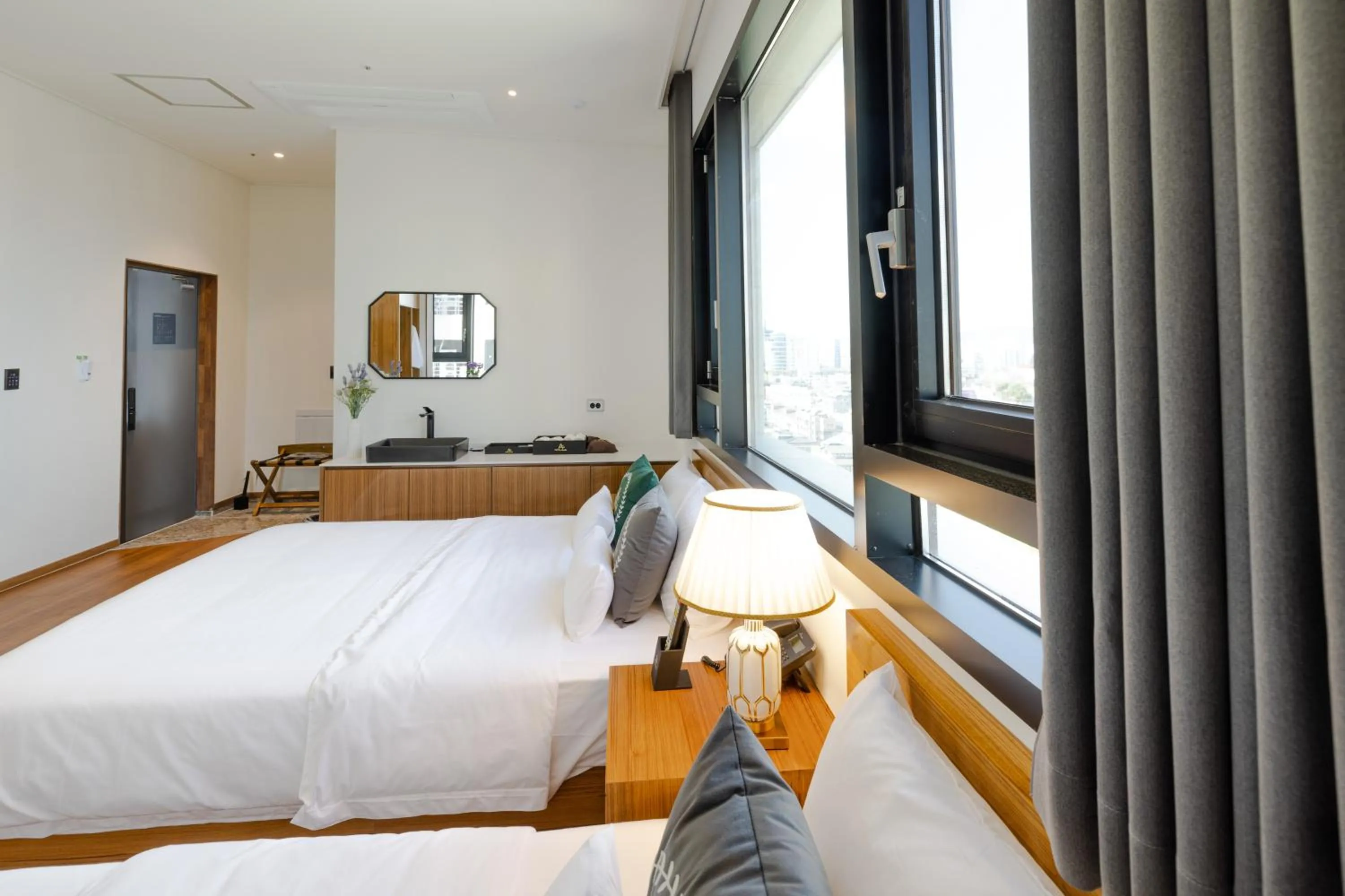 Property building, Bed in Hotel Arari