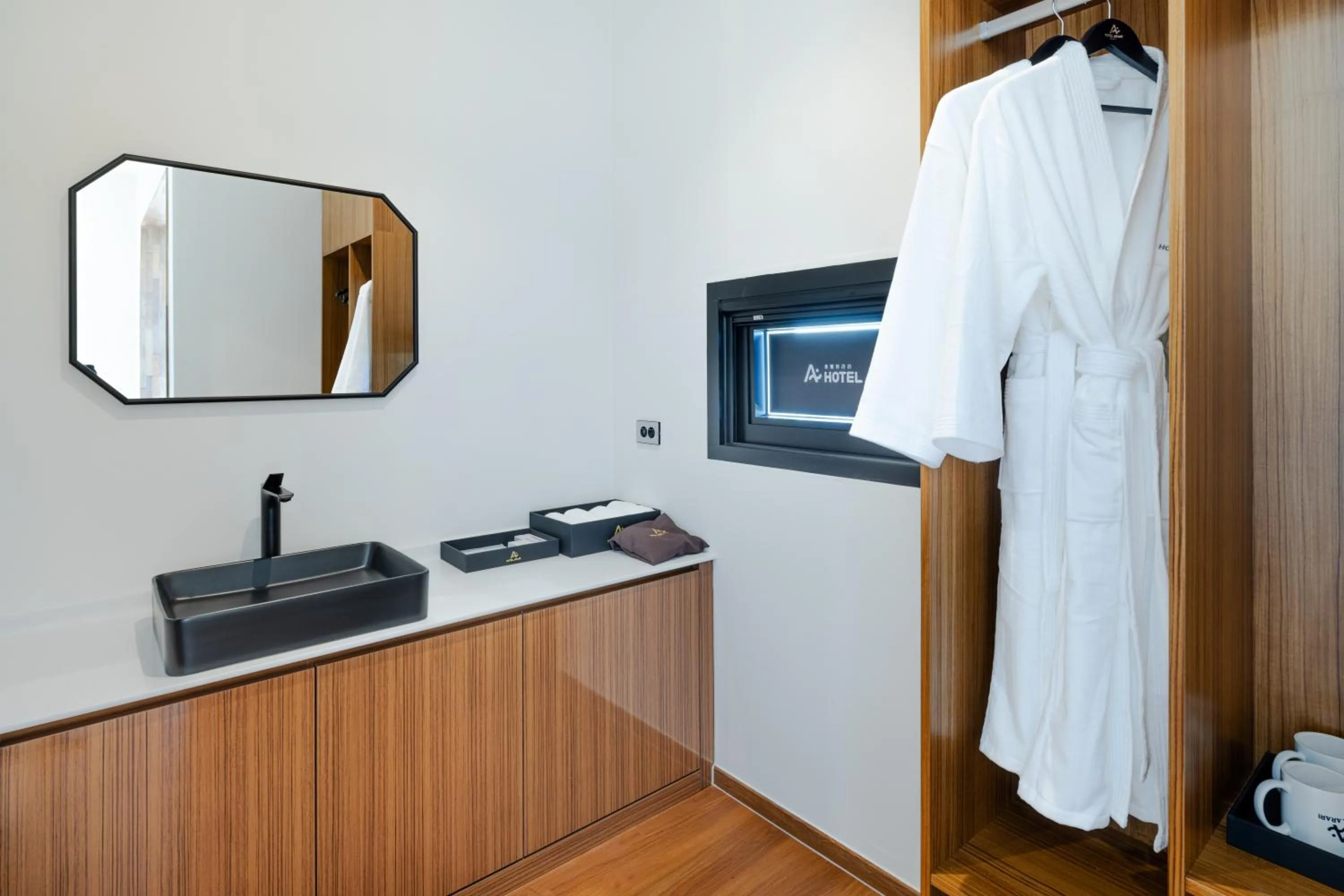 wardrobe in Hotel Arari