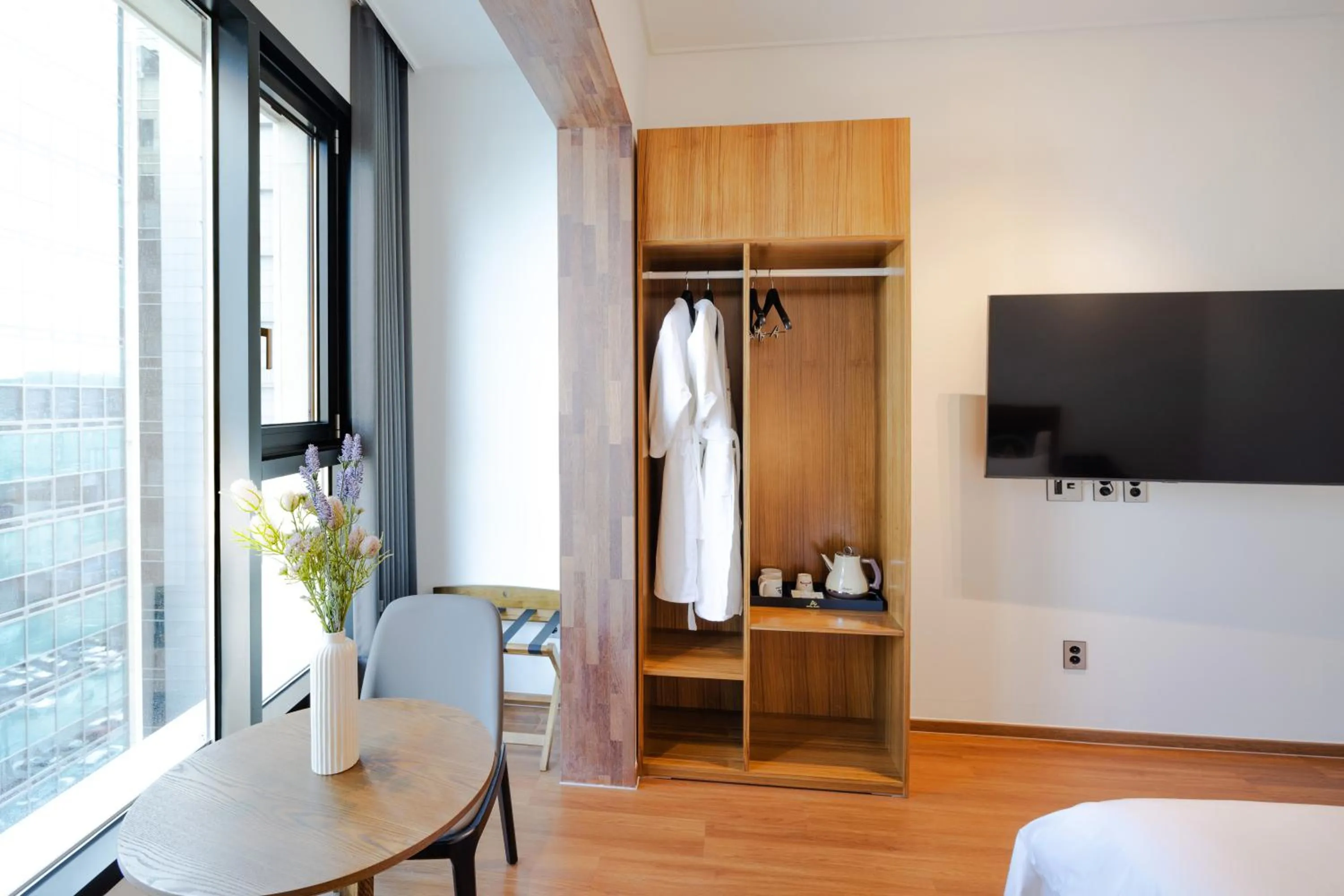 Property building, Bed in Hotel Arari