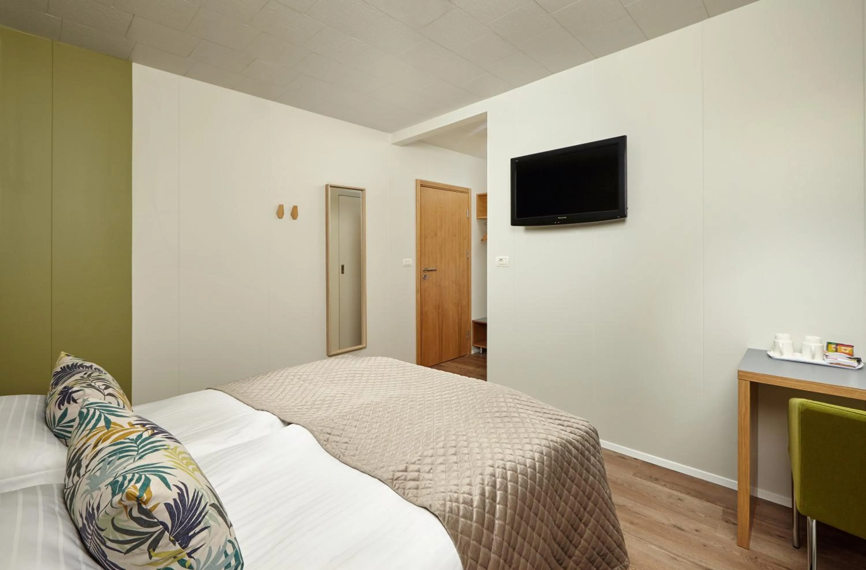 Bedroom, Bed in Hotel Klaustur