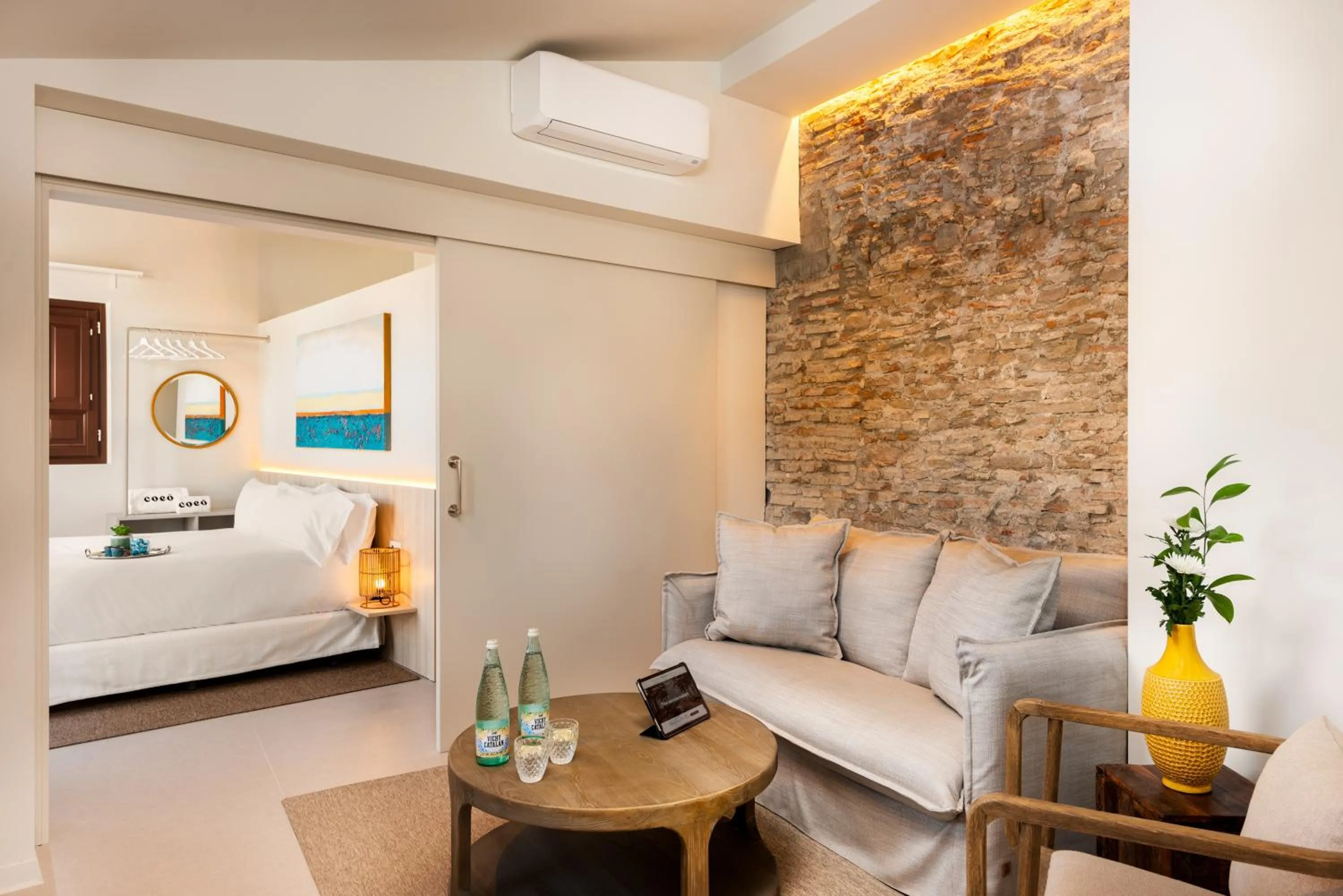 Living room, Bed in Coeo Fresca Roof Garden Signature Apartments