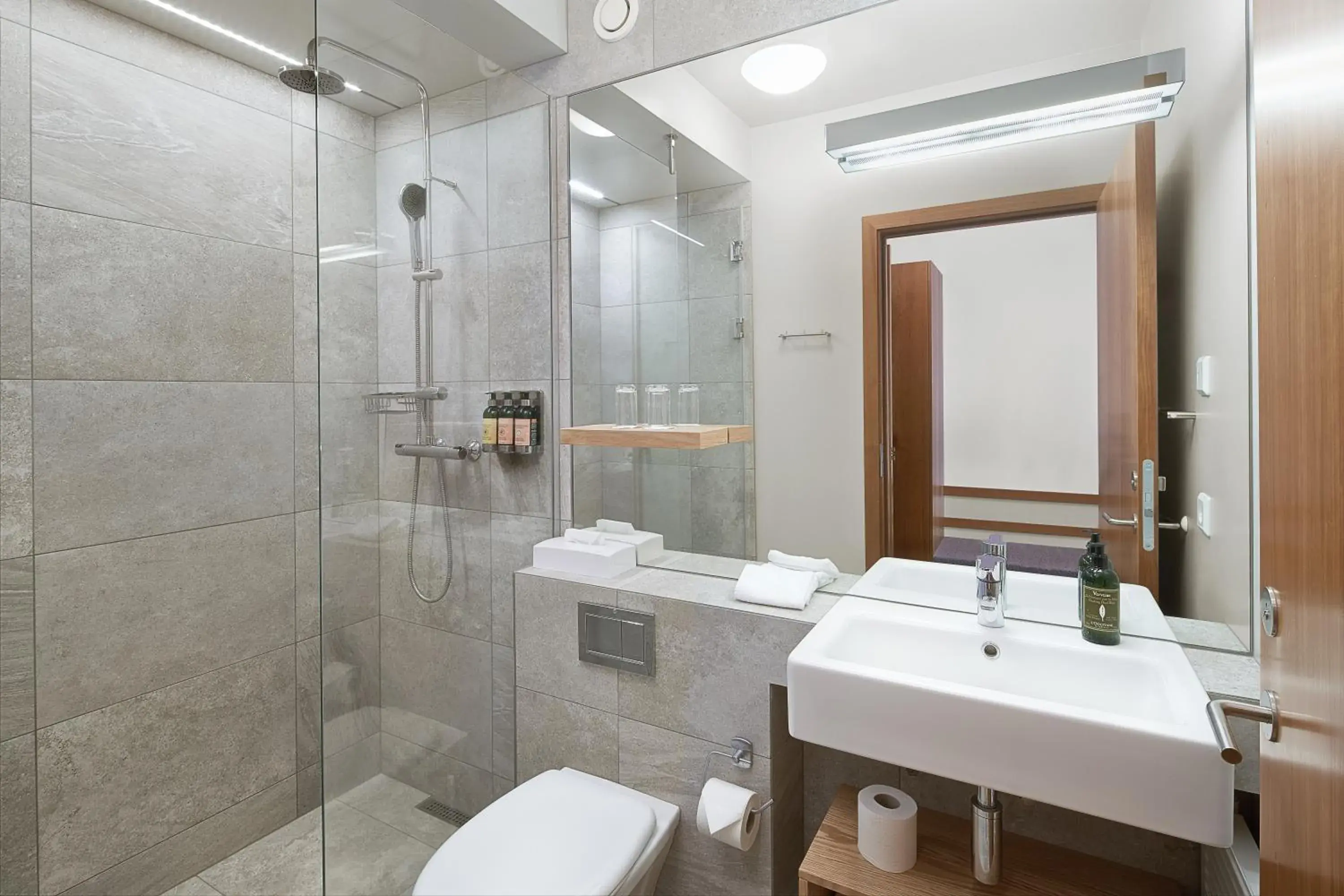 Bathroom in Hérað - Berjaya Iceland Hotels Bathroom in Hérað - Berjaya Iceland Hotels