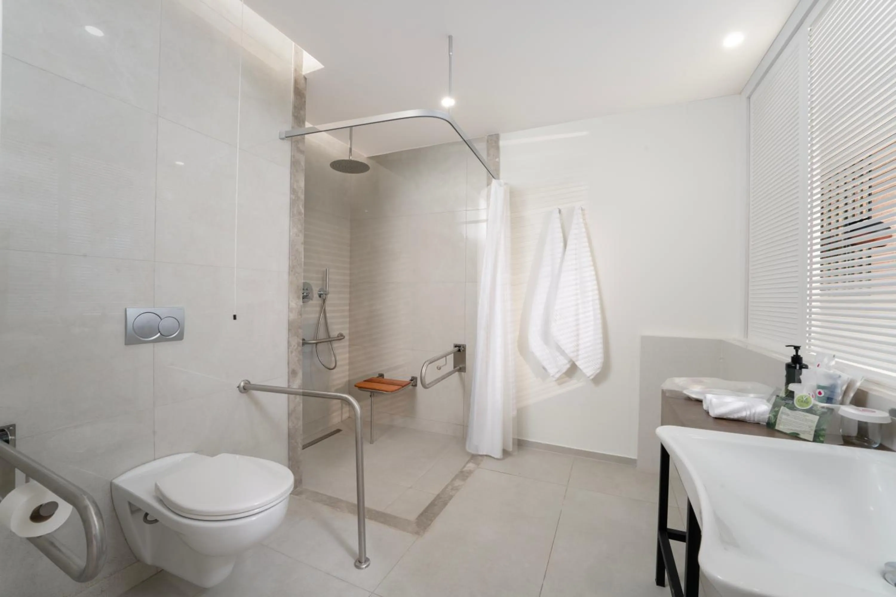 Shower in Anda Barut Collection - Ultra All Inclusive