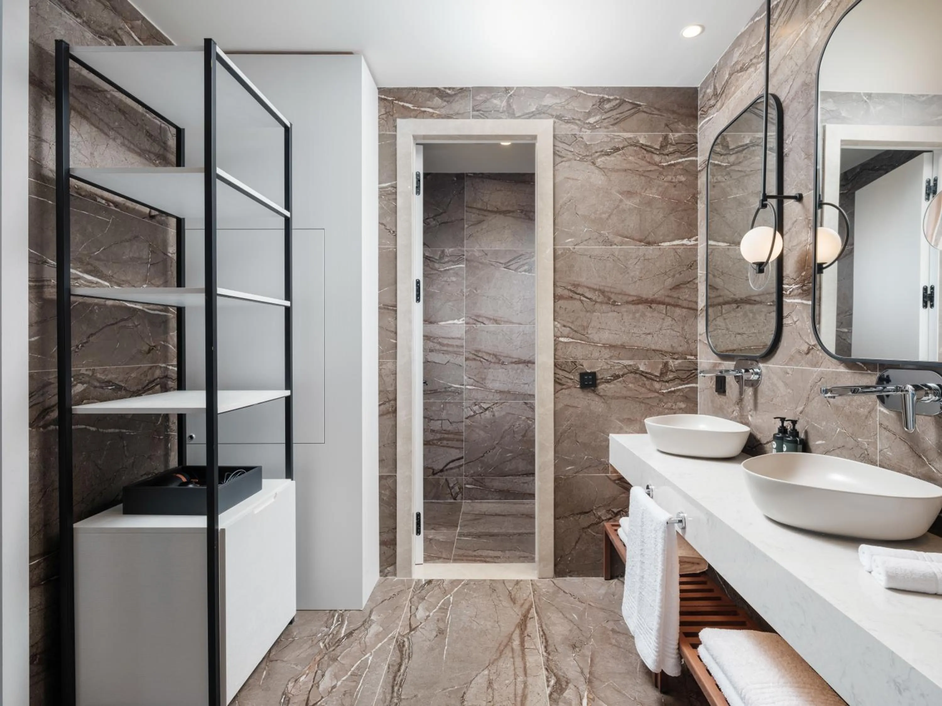 Shower in Anda Barut Collection - Ultra All Inclusive