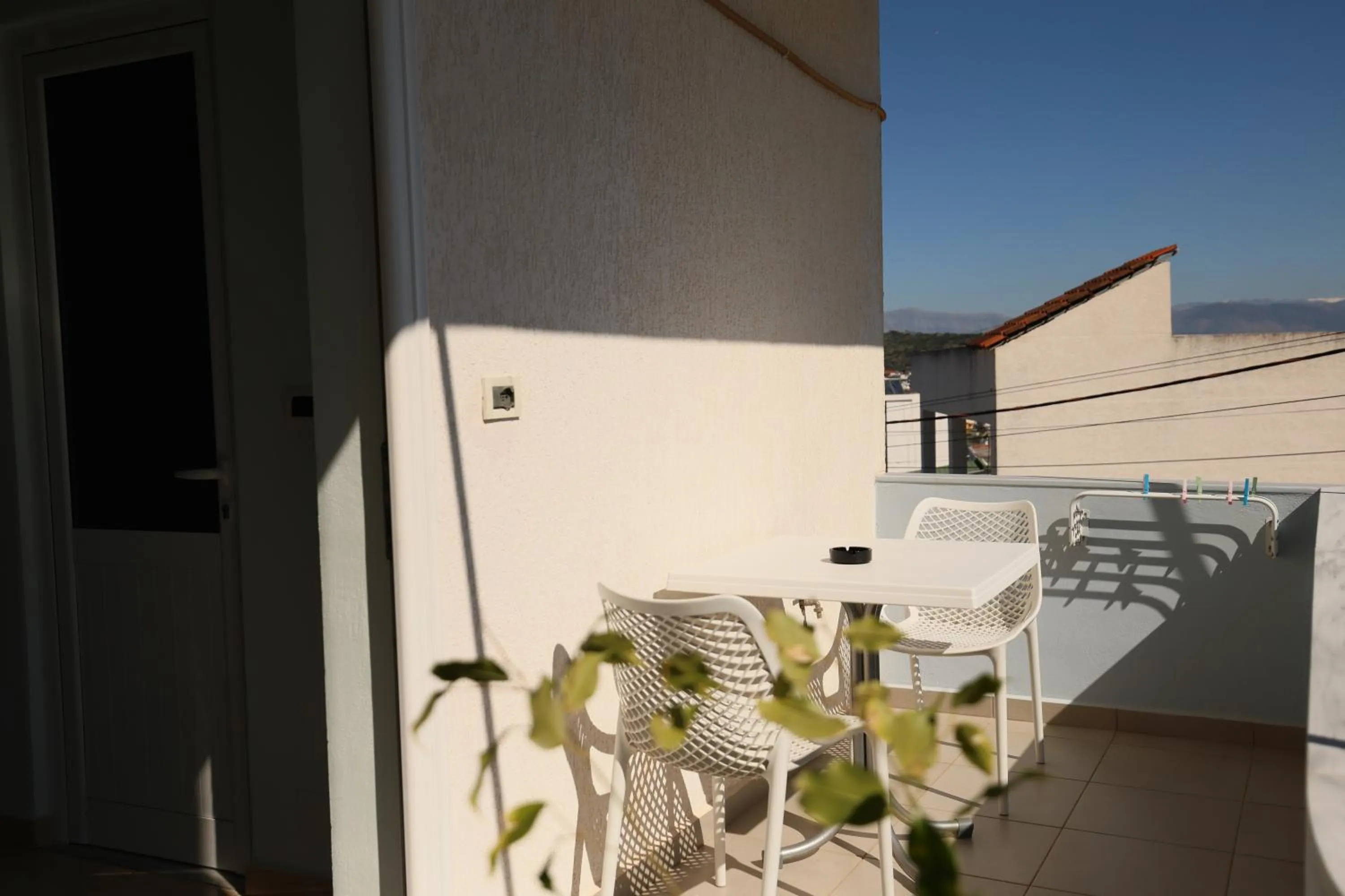 Day in Michelle Apartments