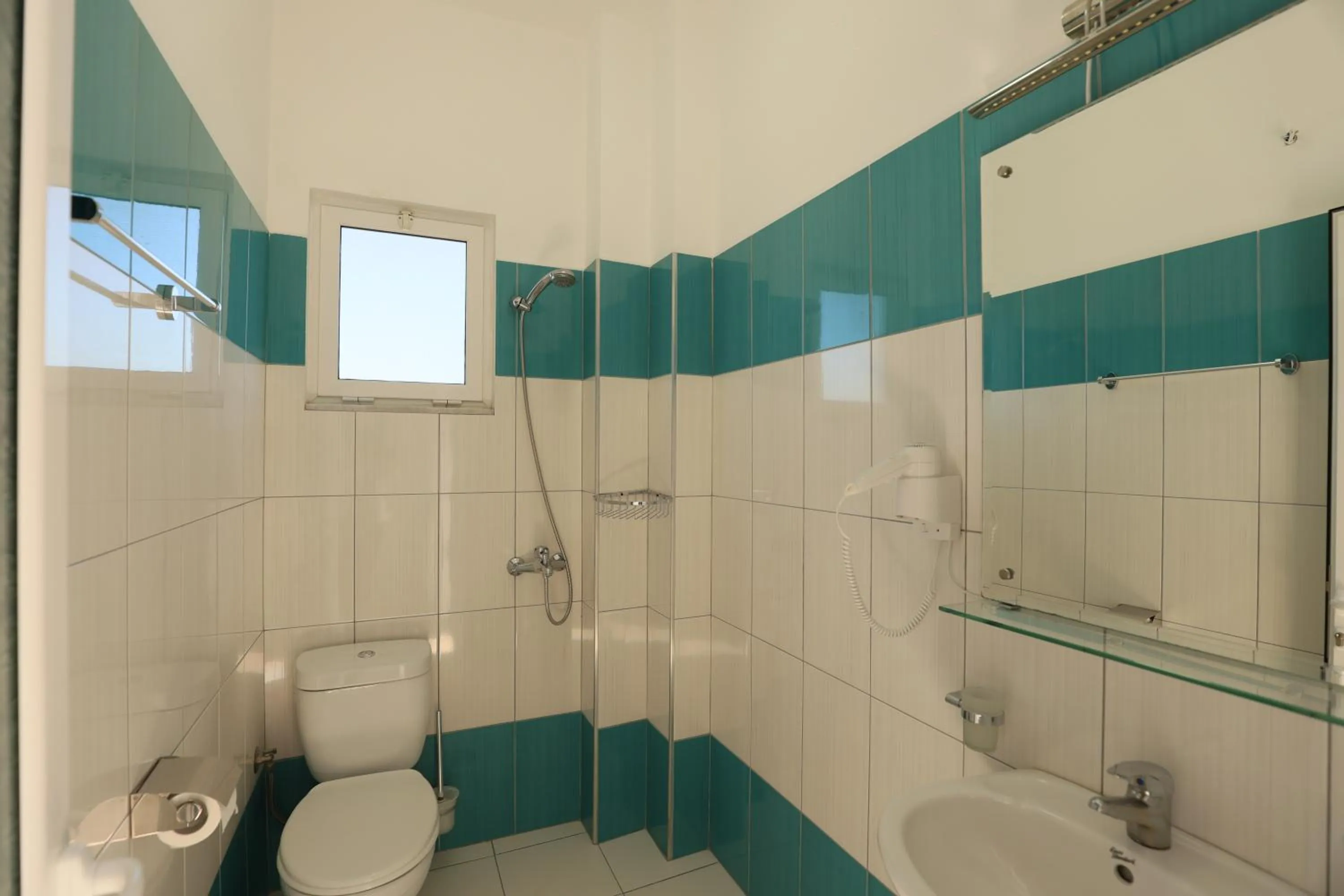 Shower in Michelle Apartments