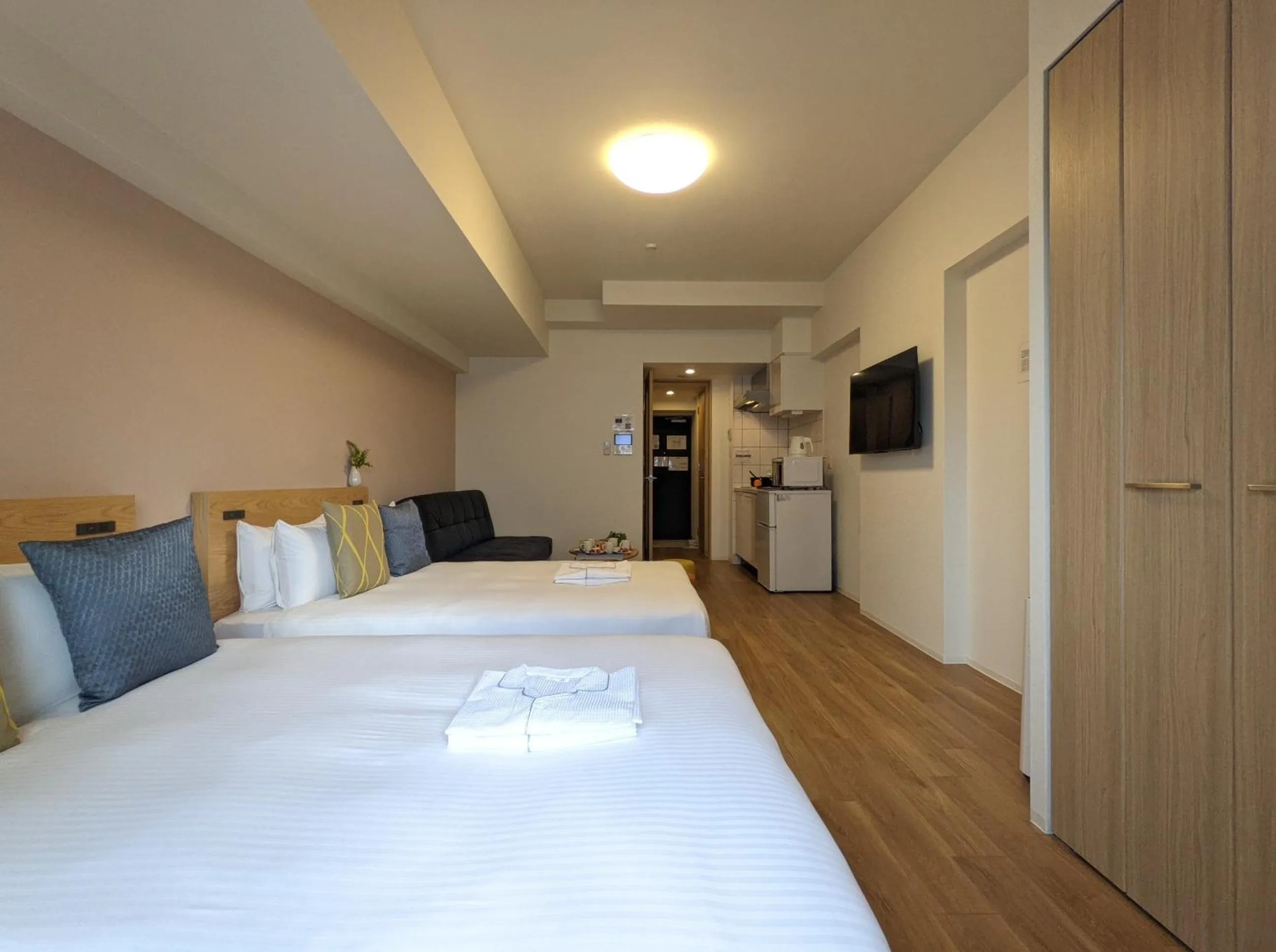 Bed in ESLEAD HOTEL Osaka Ebisu