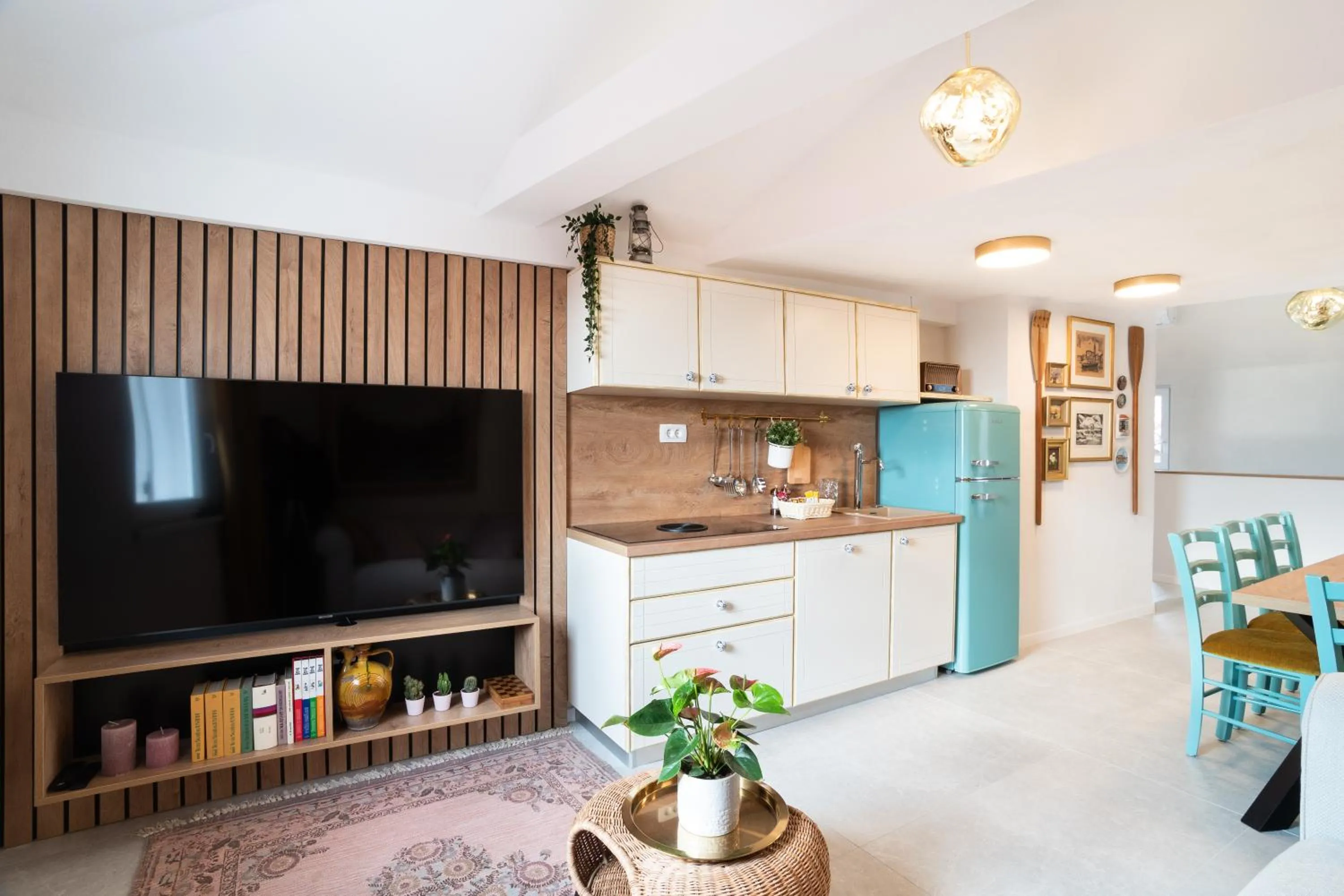 TV and multimedia in Selamare Apartment by Locap Group