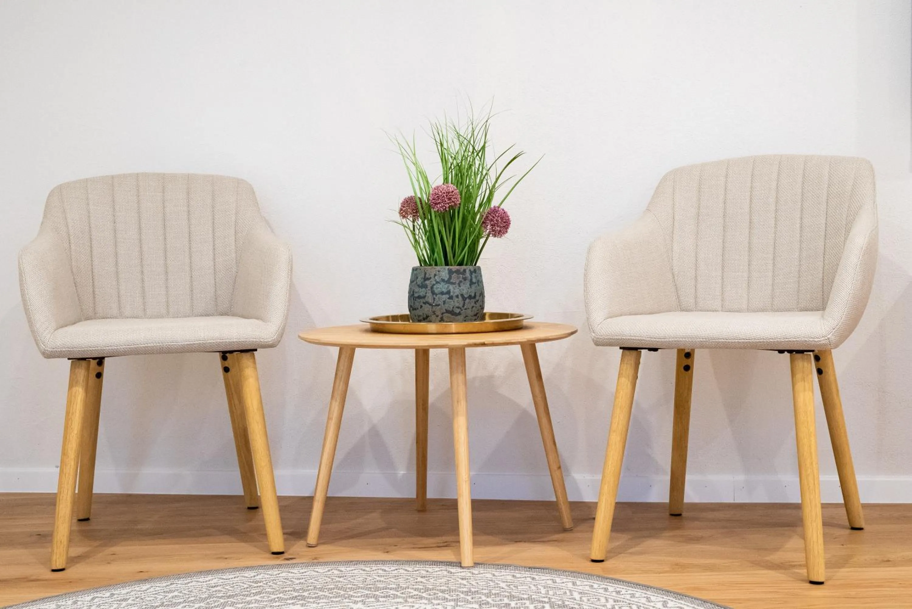 Seating area in Selamare Apartment by Locap Group