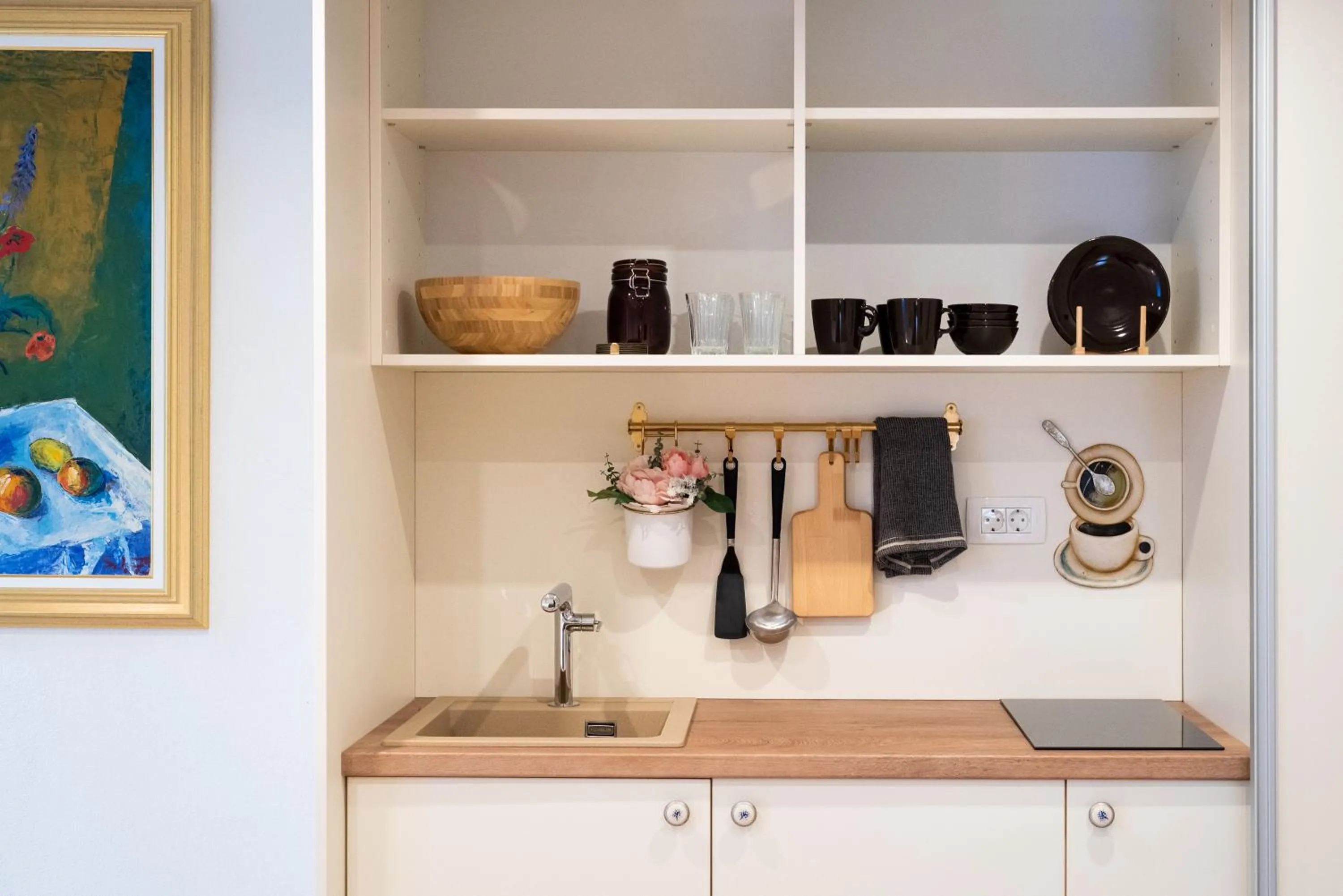 Coffee/tea facilities in Selamare Apartment by Locap Group
