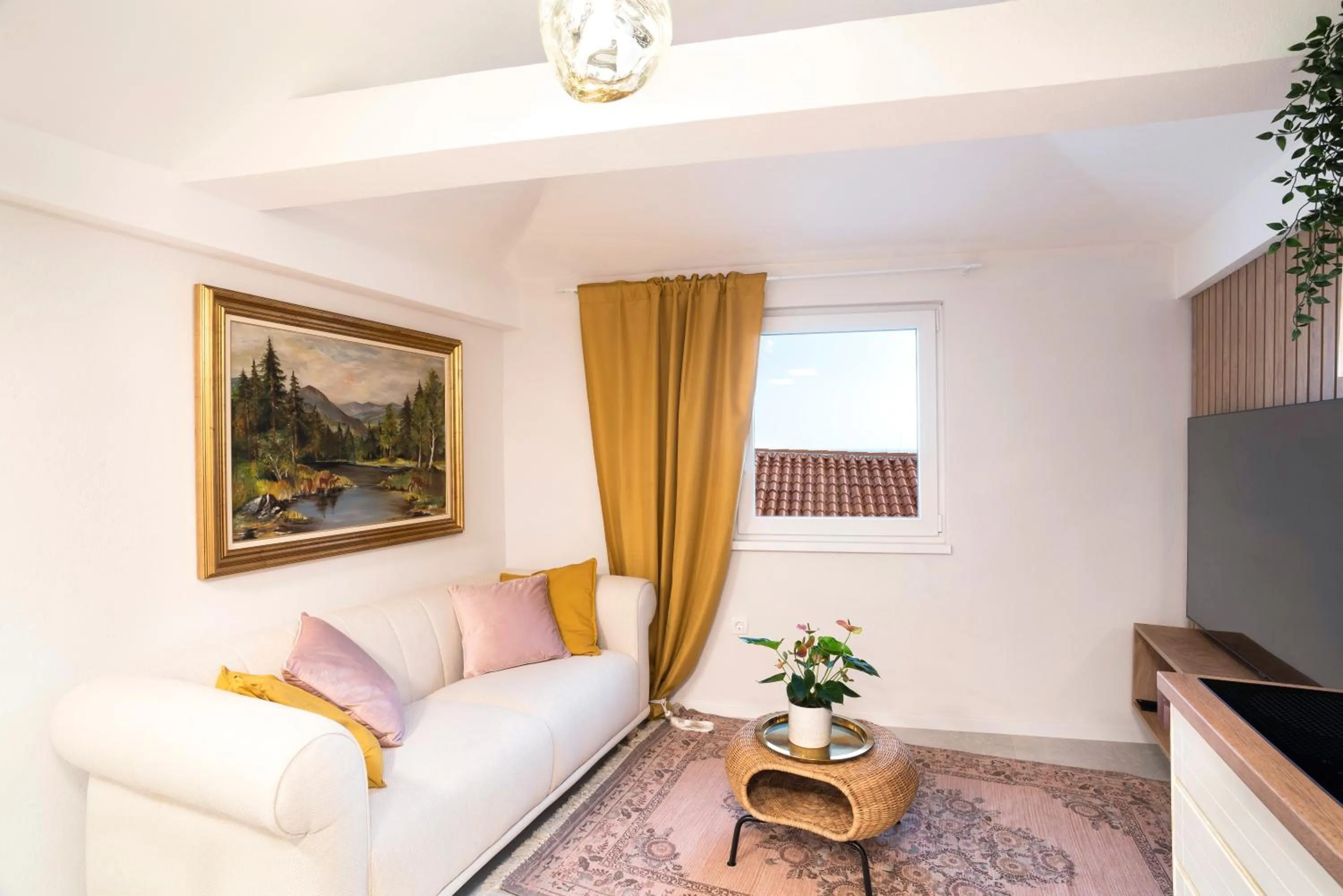 TV and multimedia in Selamare Apartment by Locap Group